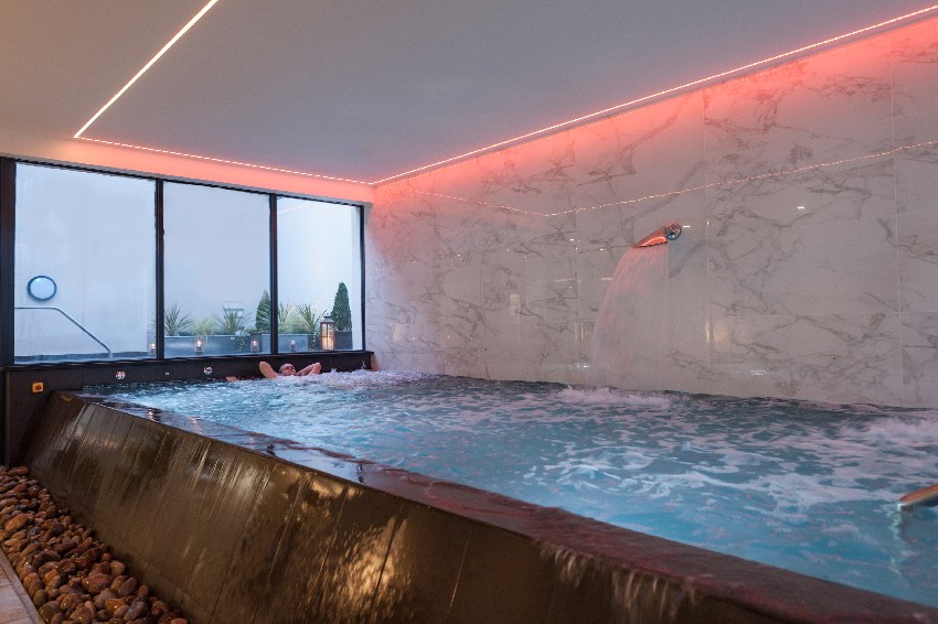 Luxurience | Monday - Thursday