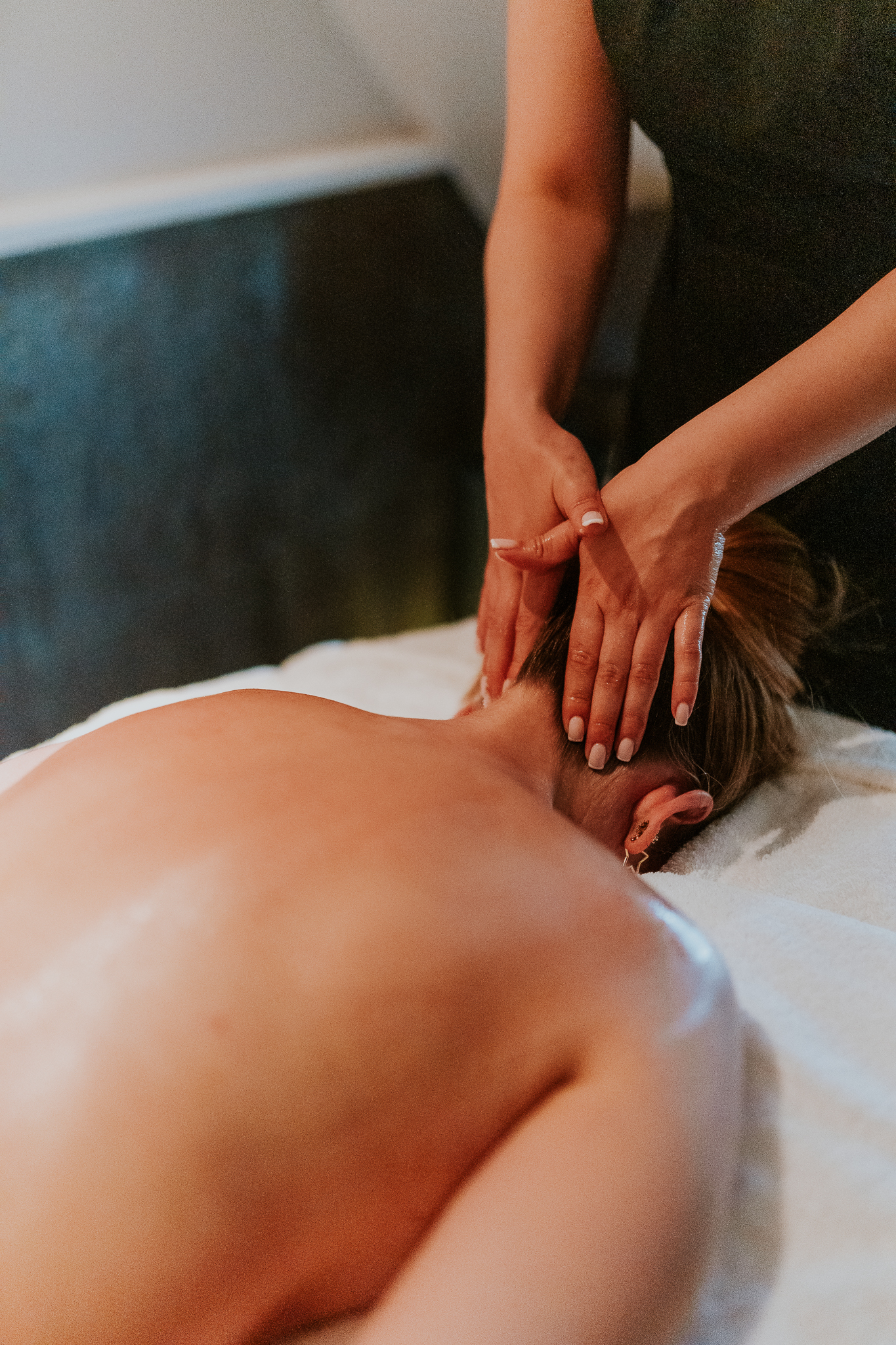 Back, Neck, Shoulder and Scalp Massage | 40 Minutes