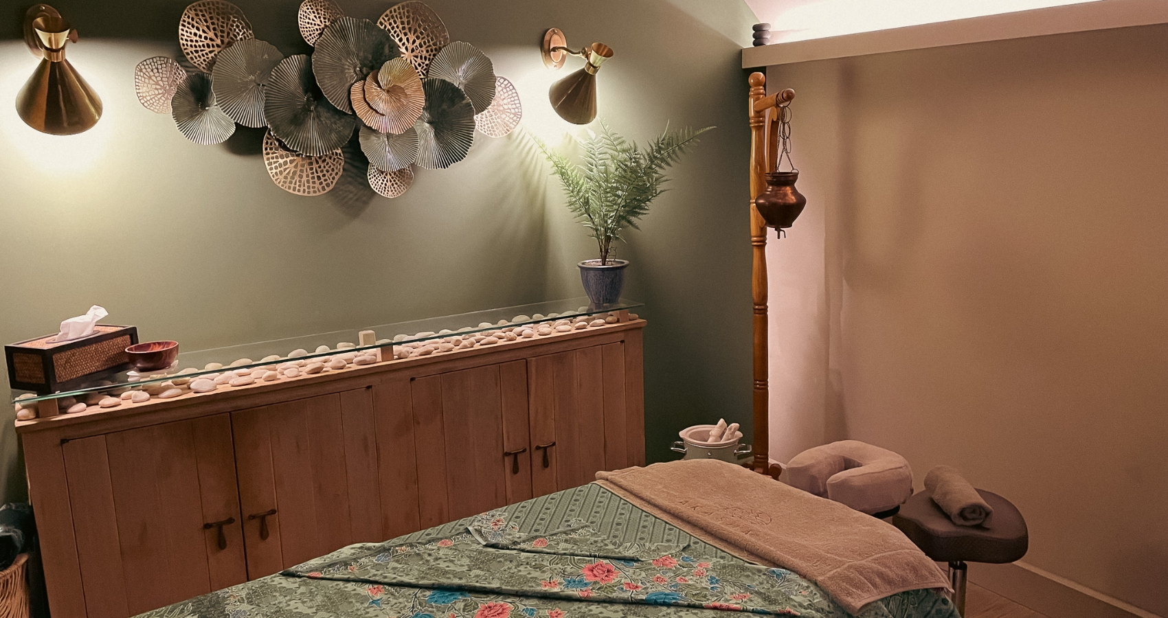  Ayurvedic Herbal Scrub Massage (Udvartana)