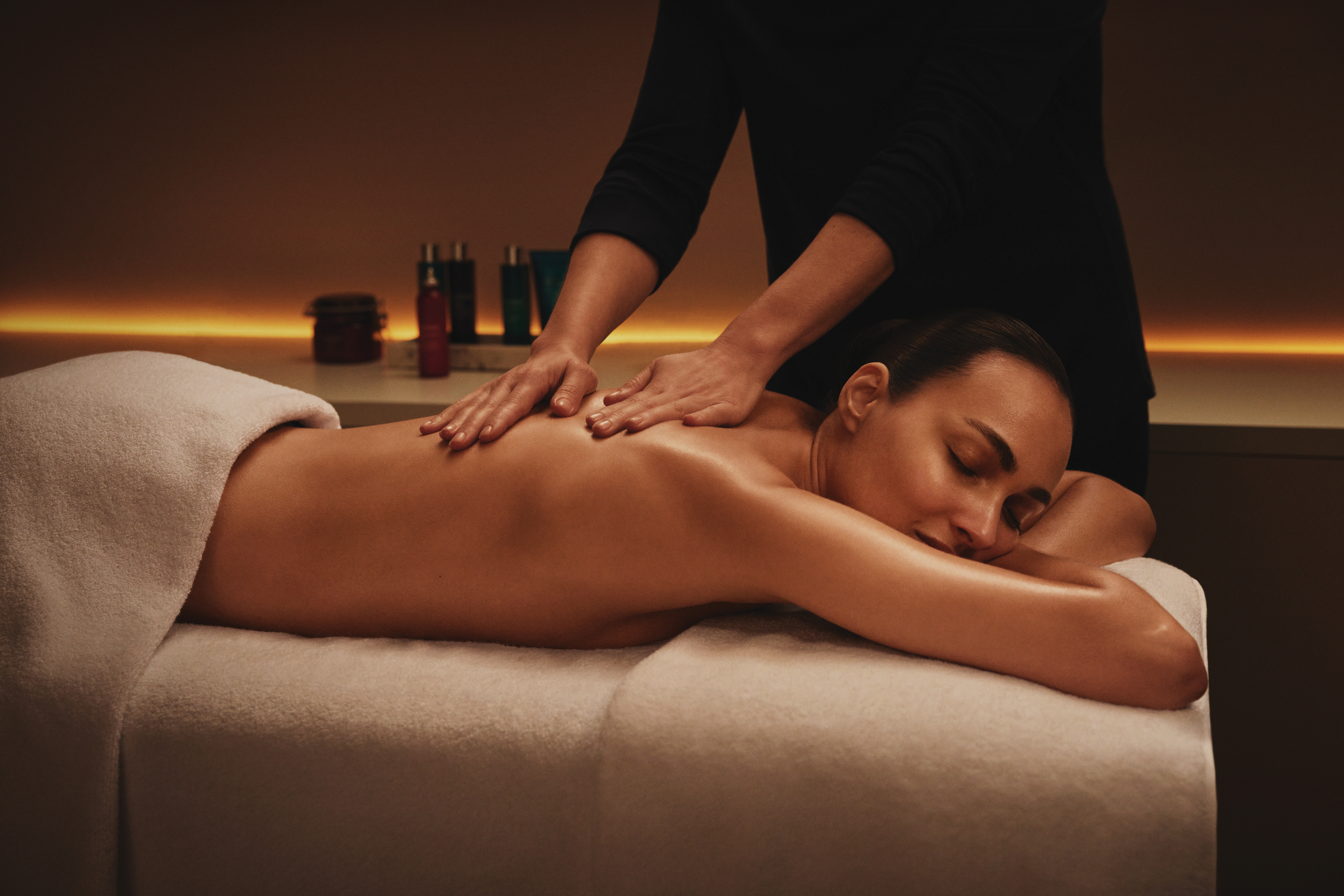 Elemis Expert™ Deep Tissue Tension-ease Massage