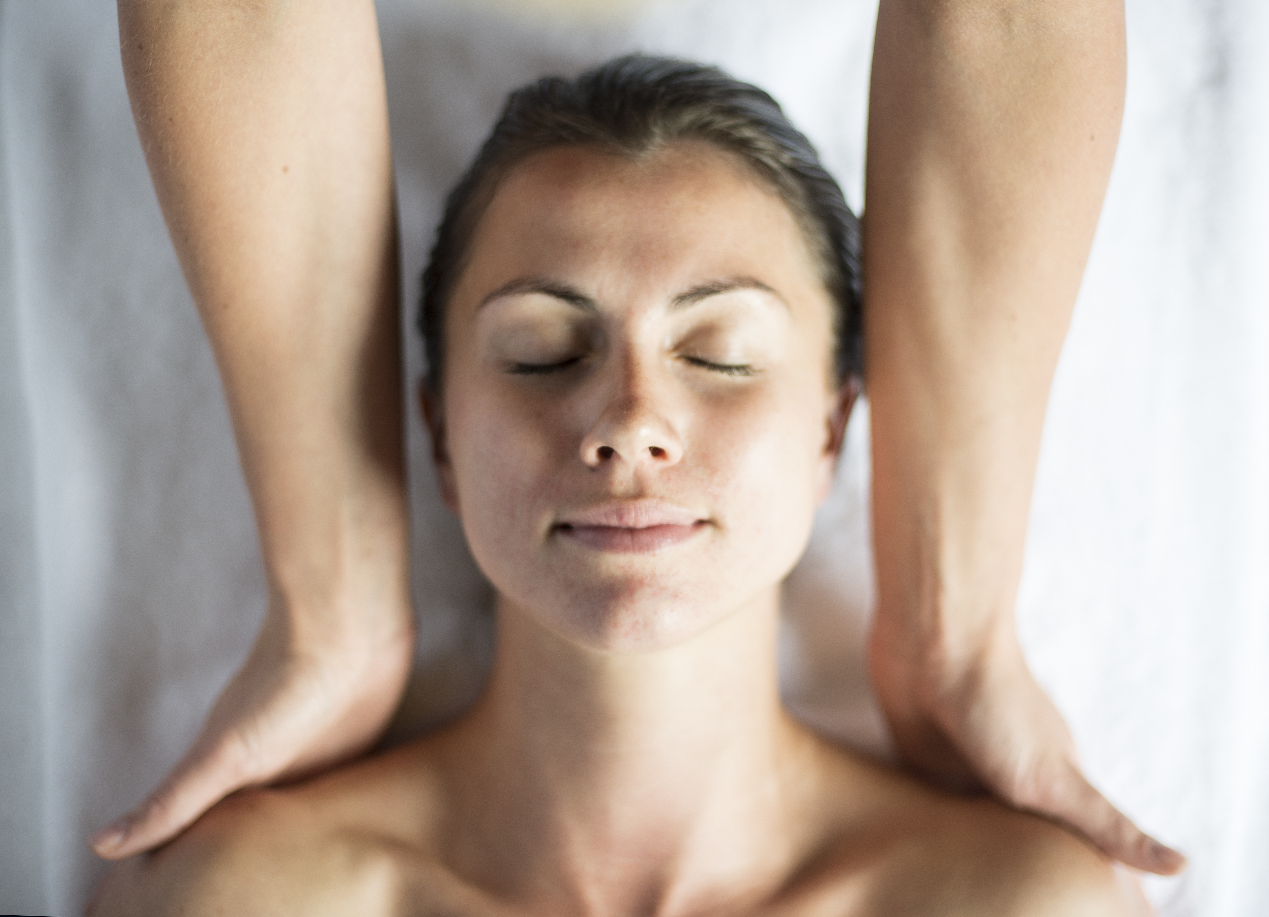 Relax & Retore Hot Stone Neck & Shoulder Massage | 15 Minutes