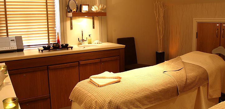 Full Leg Wax | 30 Minutes 