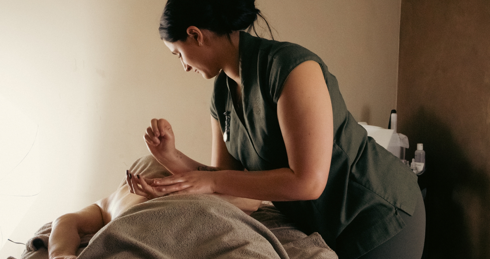 Ayurvedic Full Body Massage (Abyhanga) 90 Mins