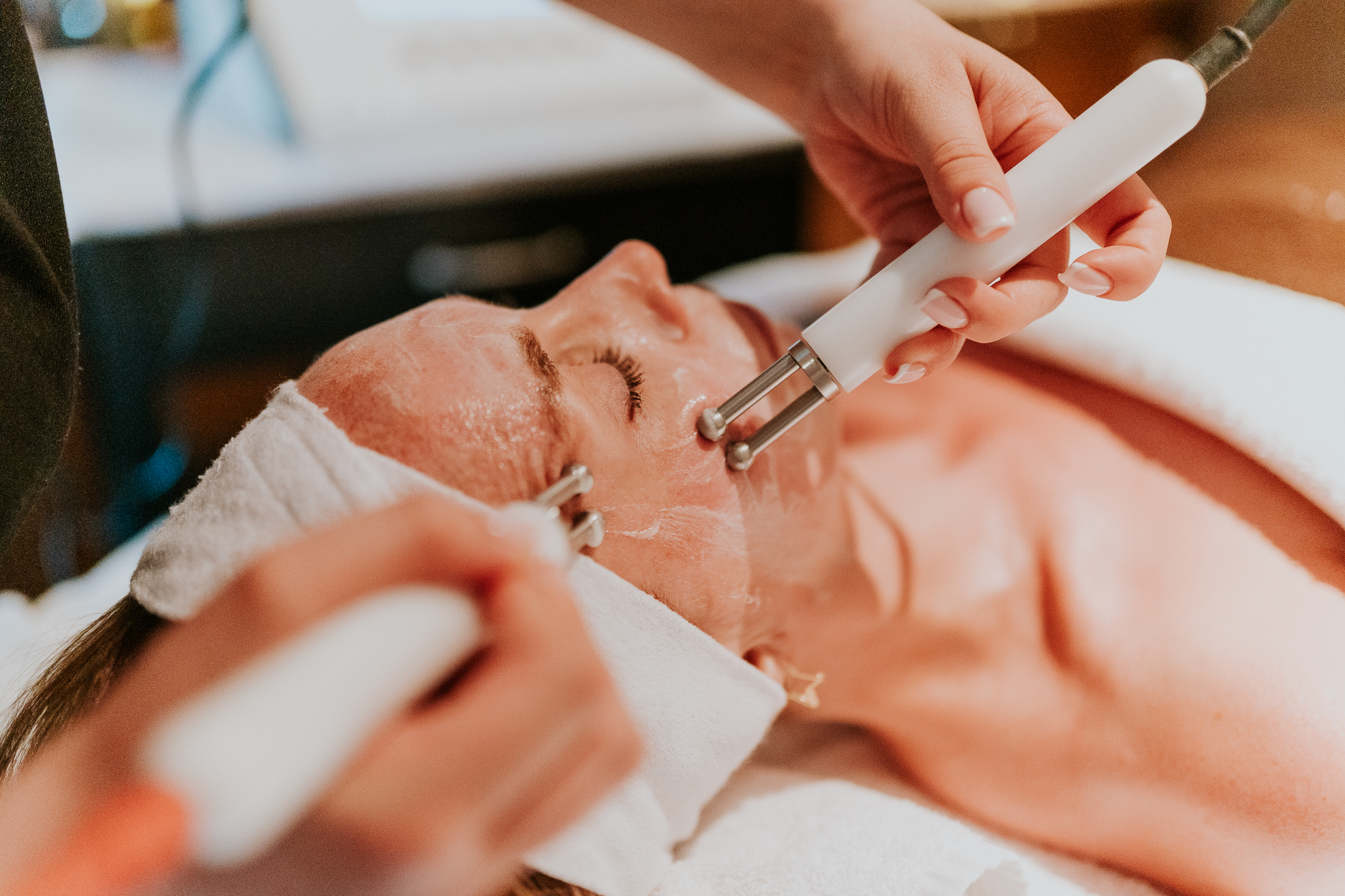 Elemis Expert™ Tech | Sculpt + Firm Facial | 50 Minutes