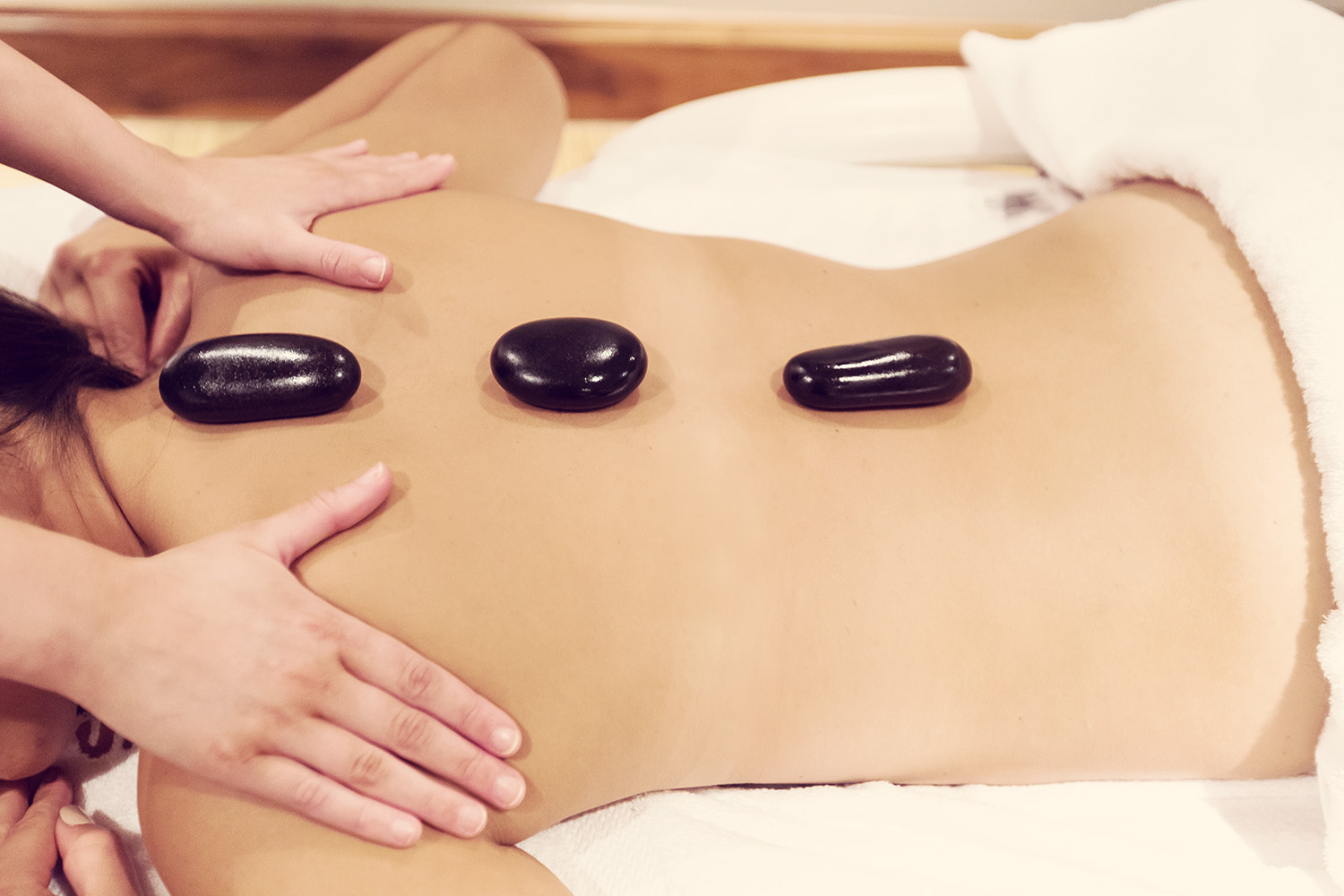 Elemis Deep Hot Stone Massage | 55 Minutes