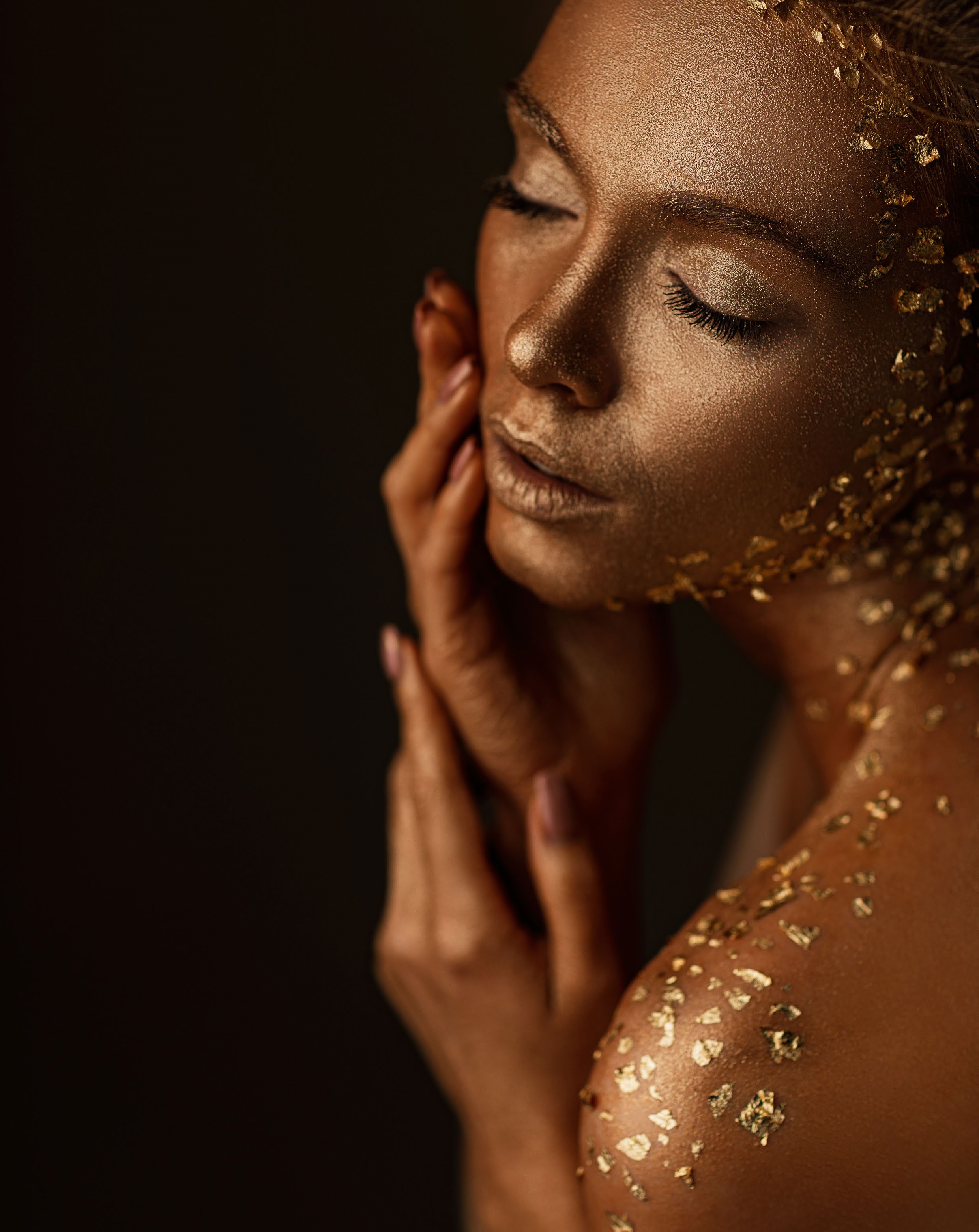 Gold Polish Wrap & Scalp Massage