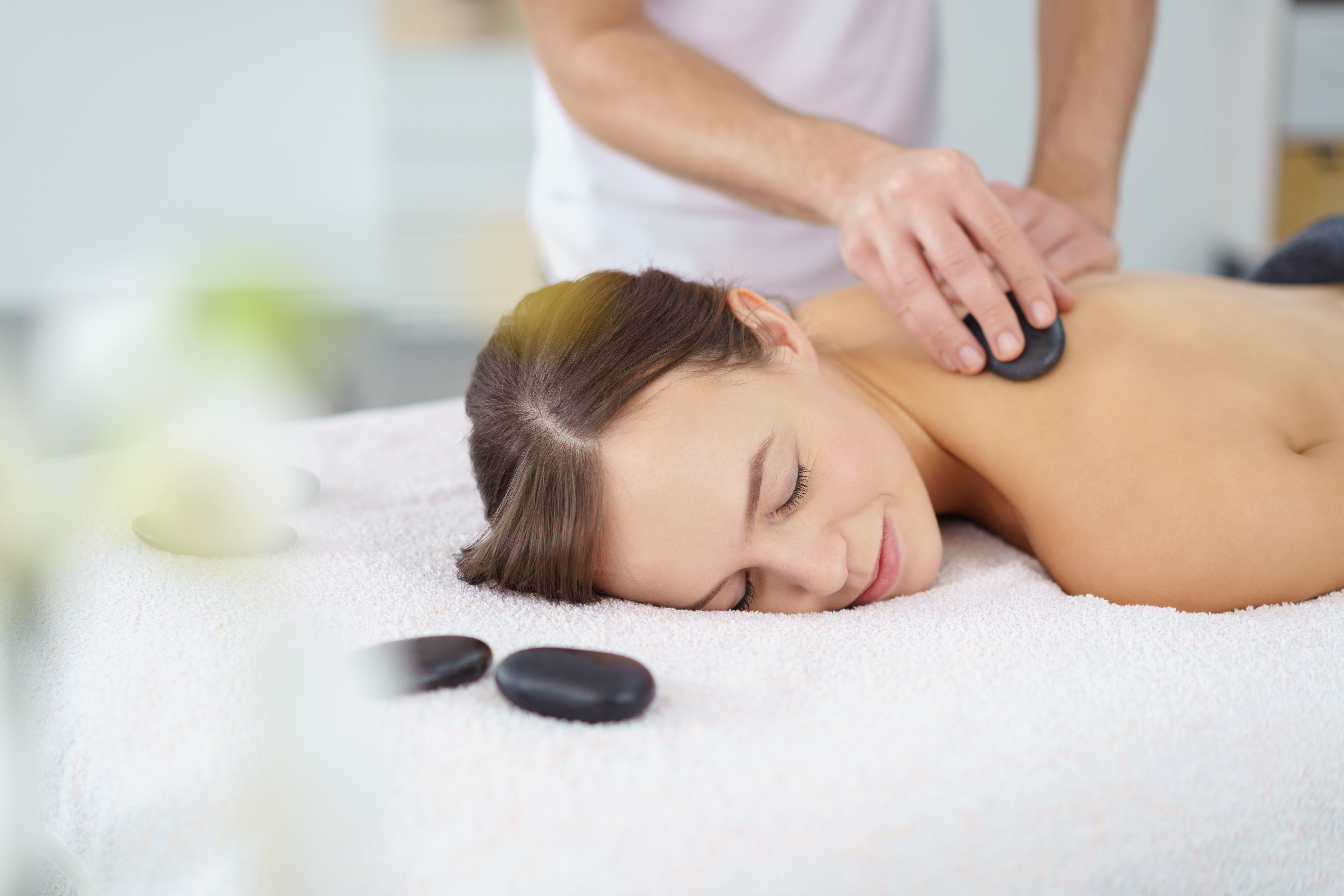 ELEMIS EXPERT™ | Transformative Hot Stone Back Massage