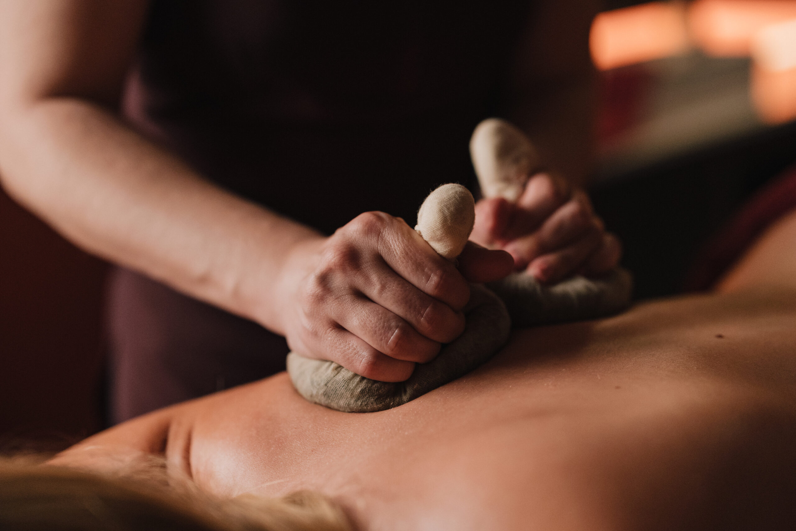 Ayurvedic Back Massage with Herbal Compress 25Minutes