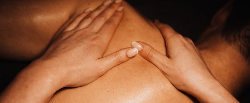 Ishga Hot Poultice Massage | 55 Minutes