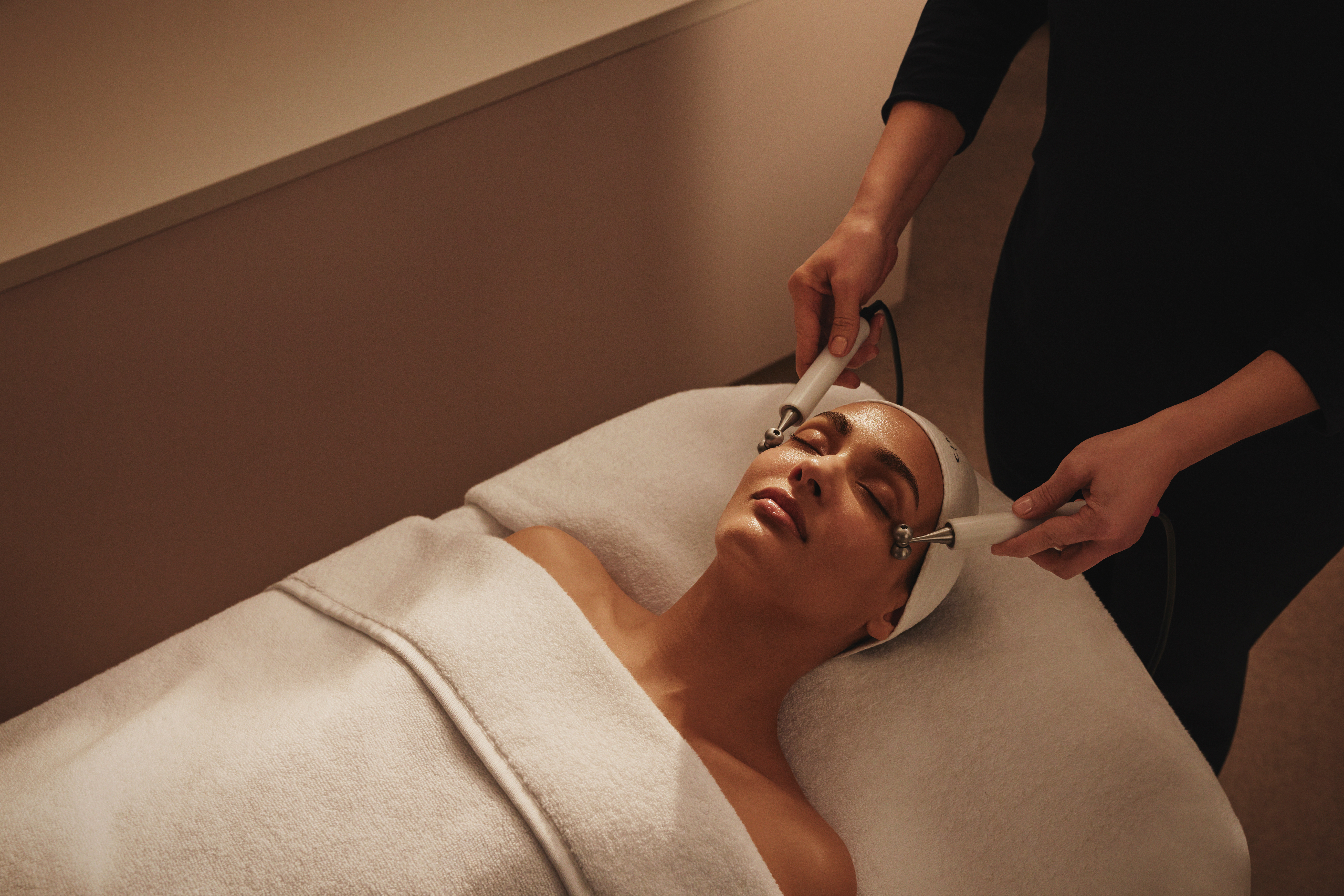 Elemis Expert™ Tech Smooth + Polish Facial