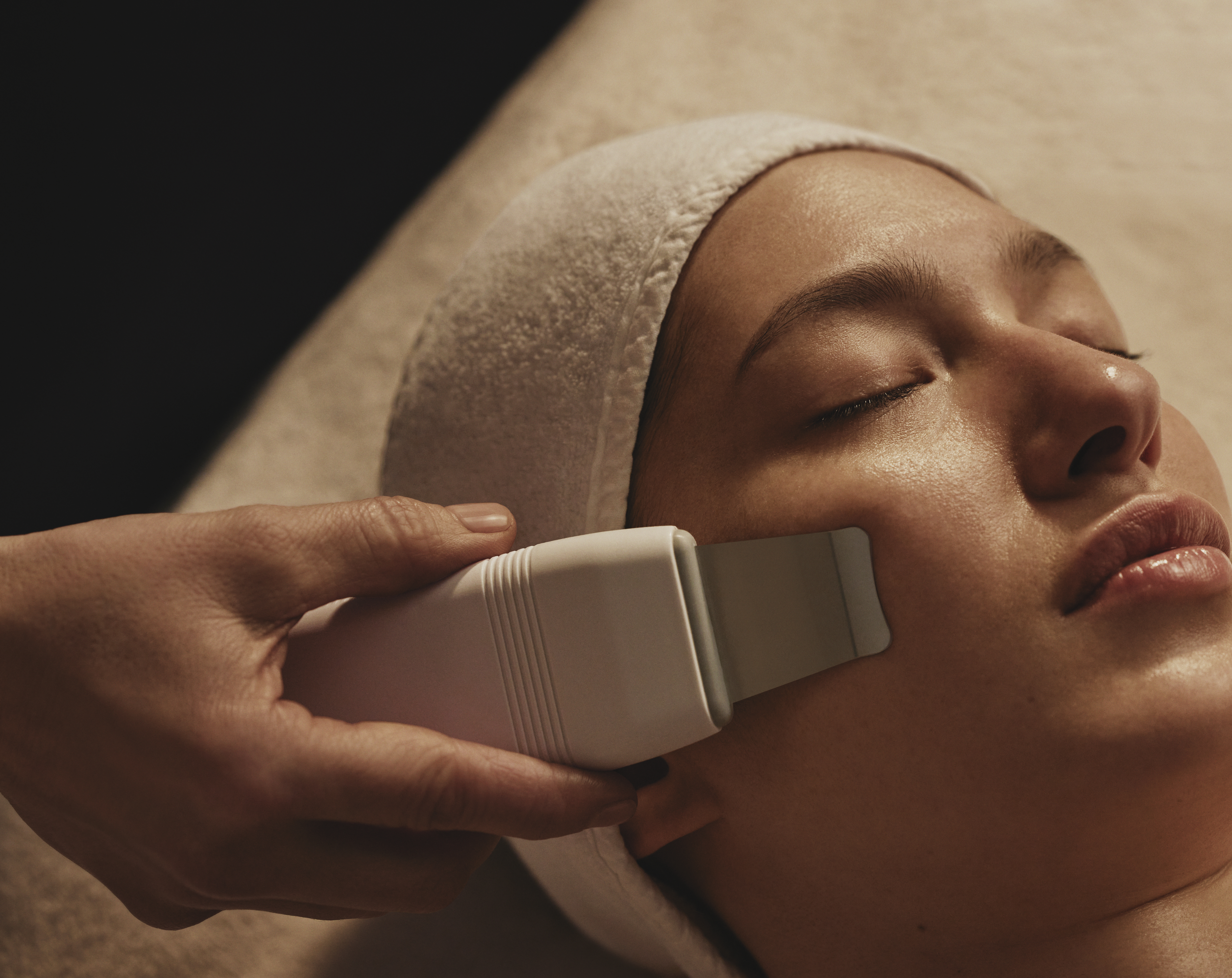Elemis Expert Tech Radiance + Revive Facial