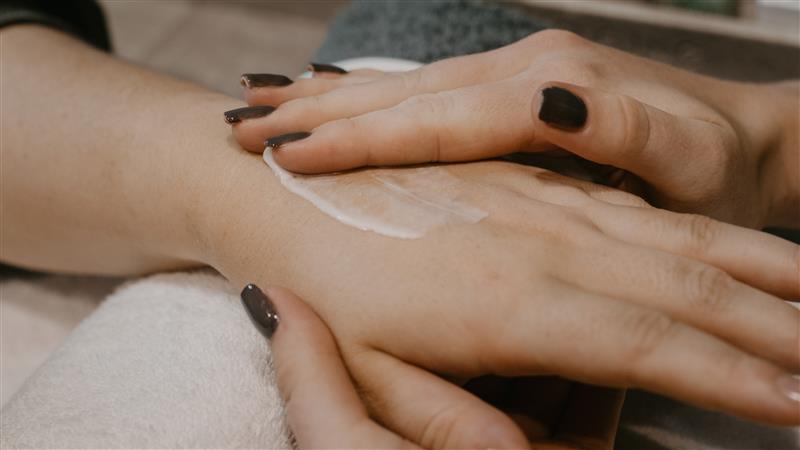 The Gel Bottle Classic Manicure 30 Min