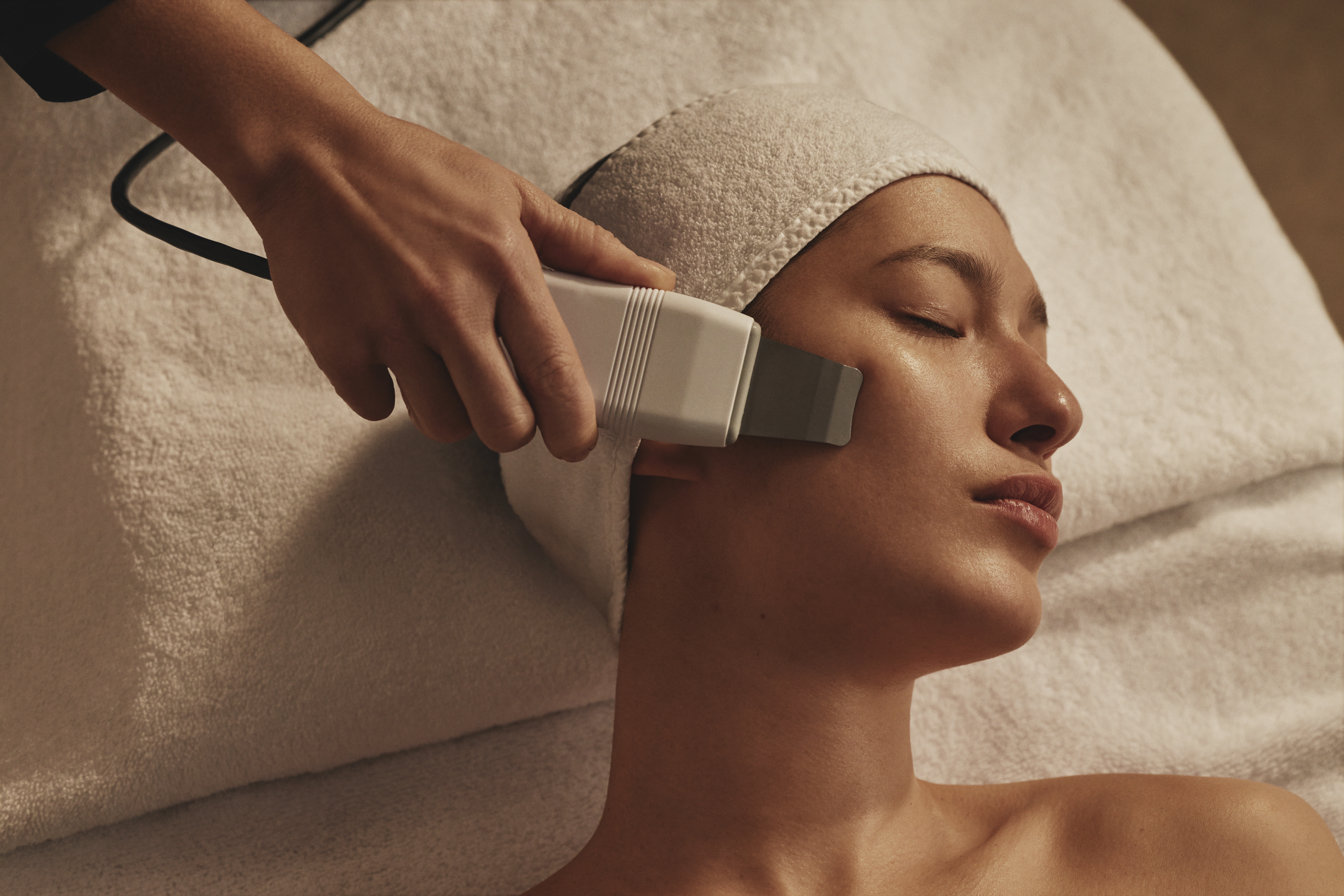 Elemis Expert Tech Lift + Rejuvinate Facial