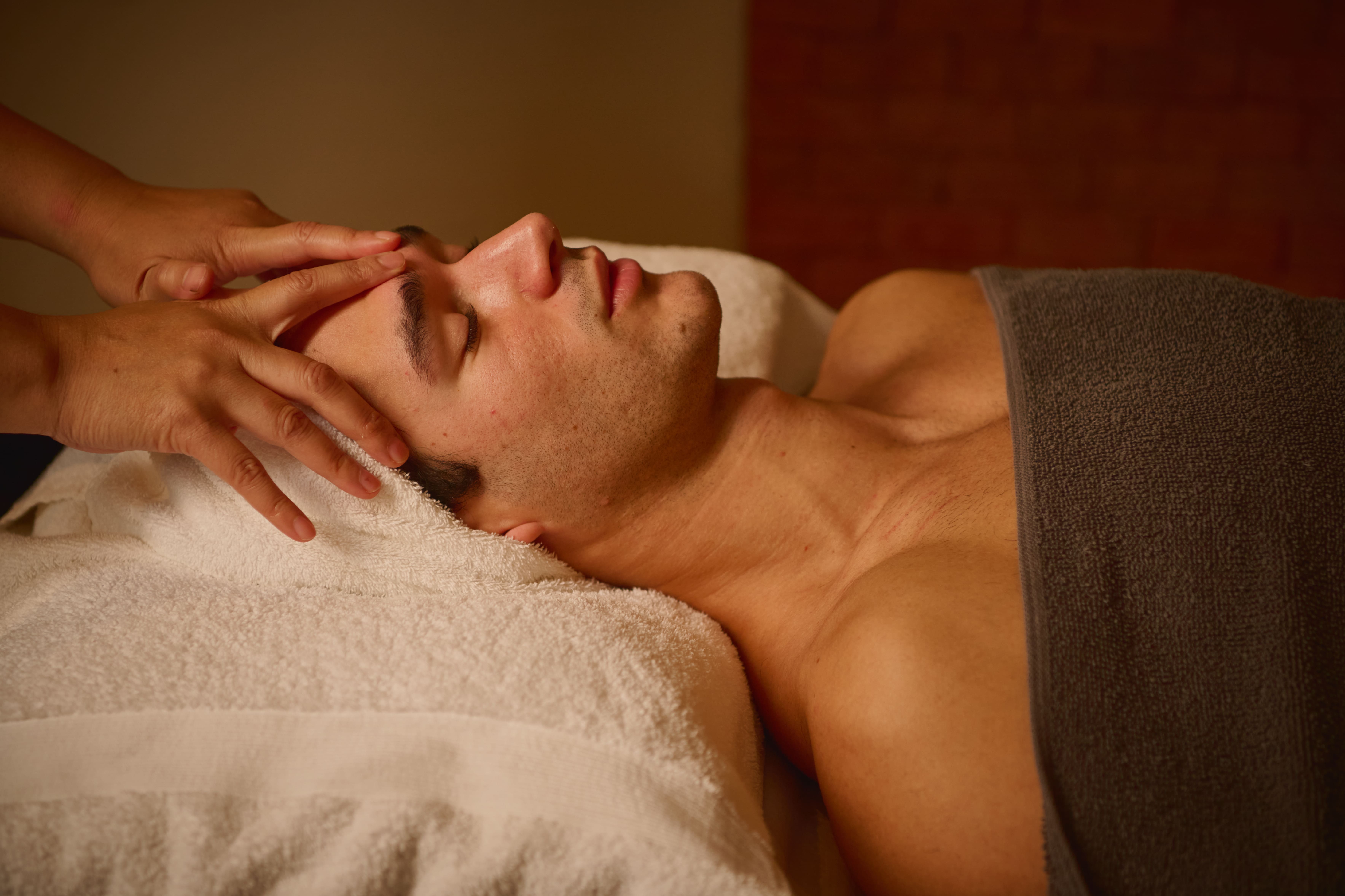 Gentlemen's Collagen Recharge Facial