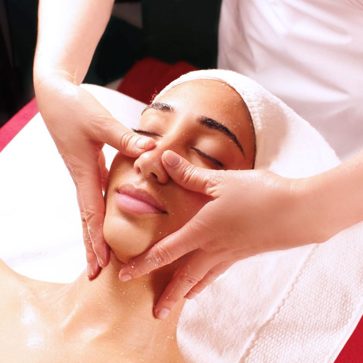 Guinot Hydra Peeling Facial | 40 Minutes