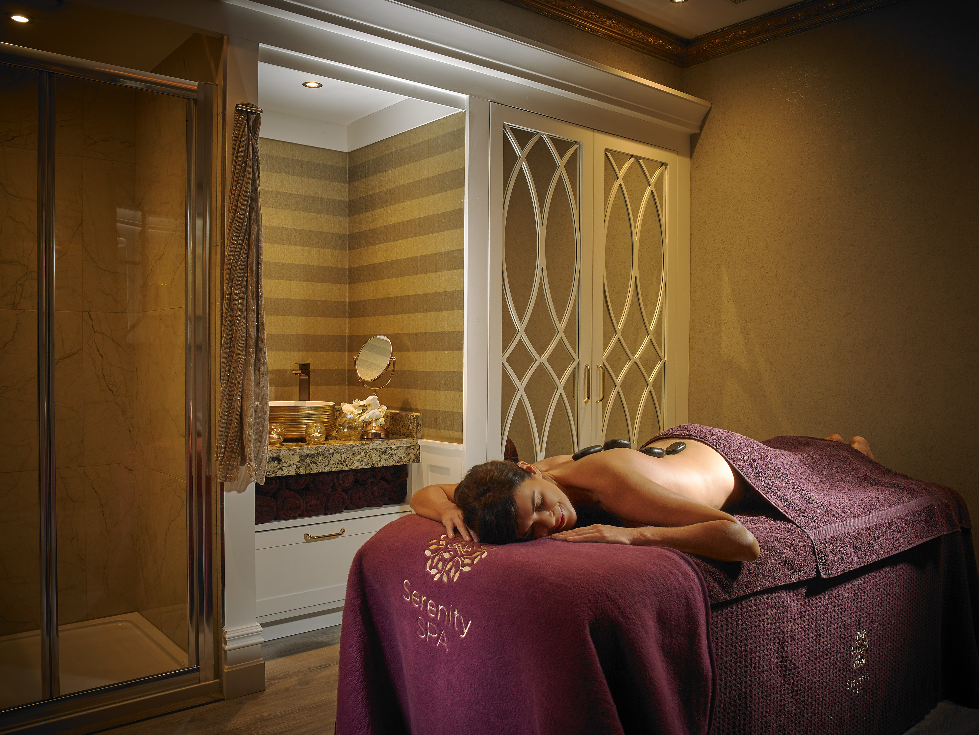 Hot Stone Massage | 55 Minutes