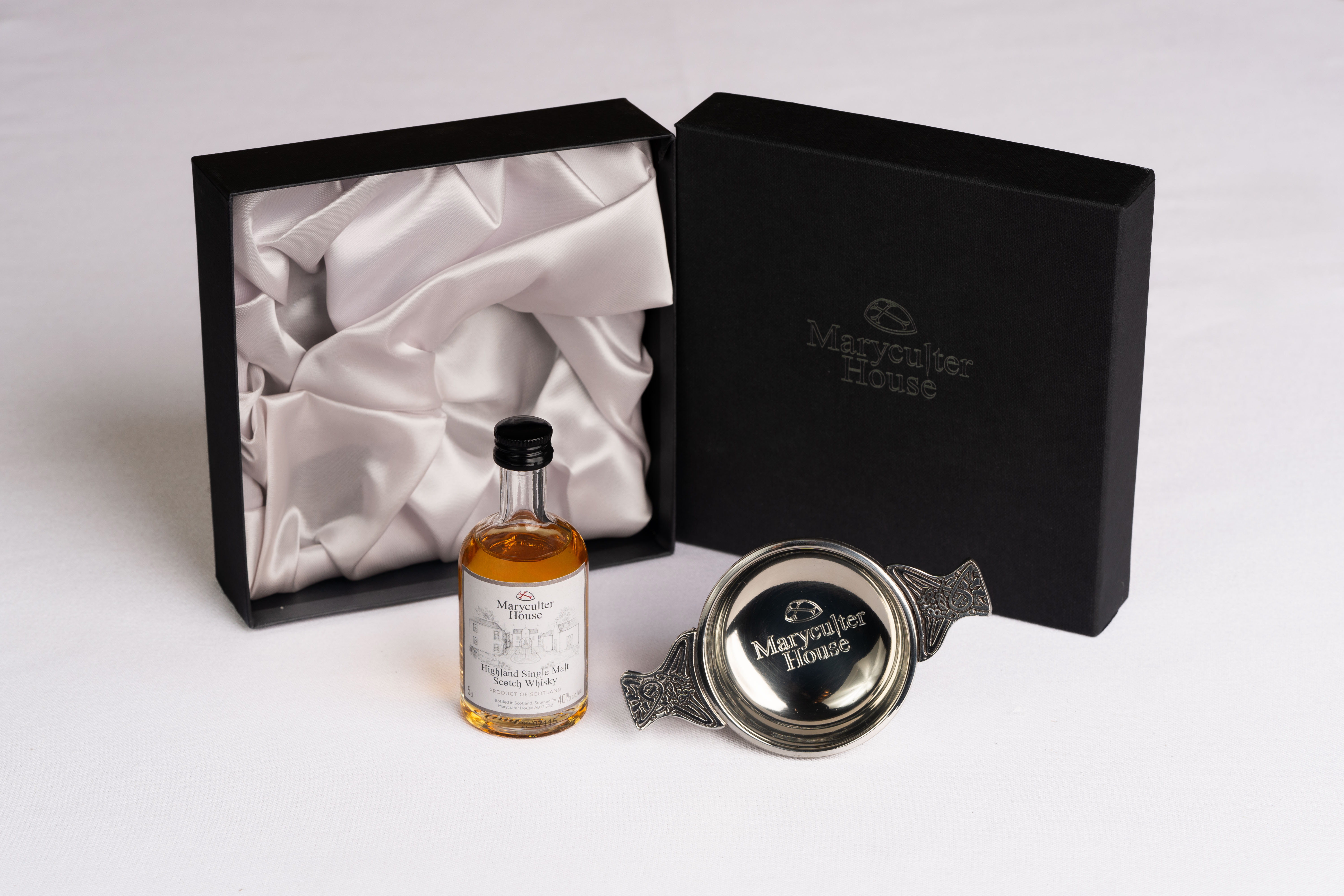Engraved quaich and miniature set