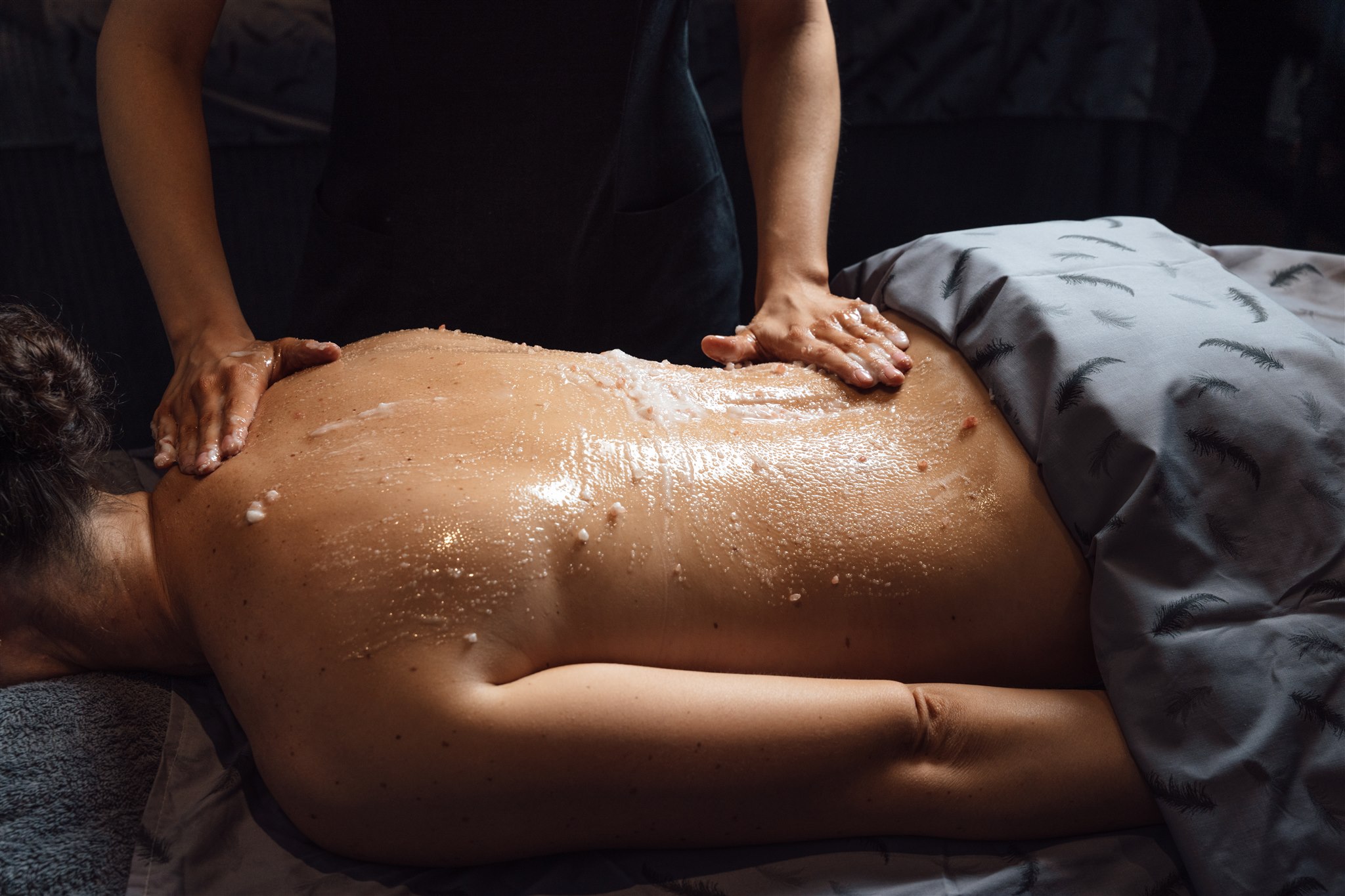 Cleansing Salt Scrub & Body Massage | 80 Minutes