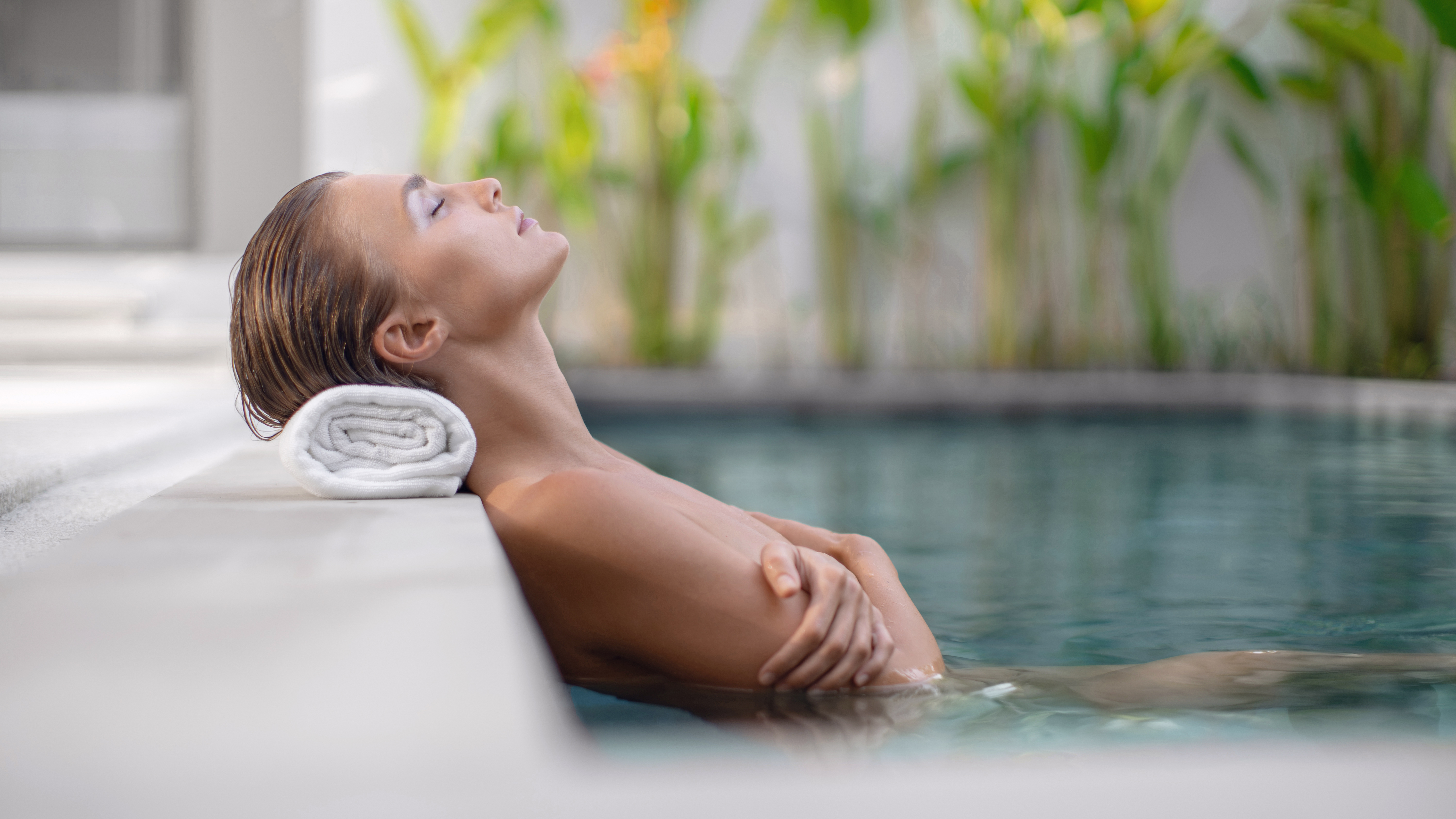 HoLeaf and Rosemary Muscle Melt Massage YouSpa Cheshire