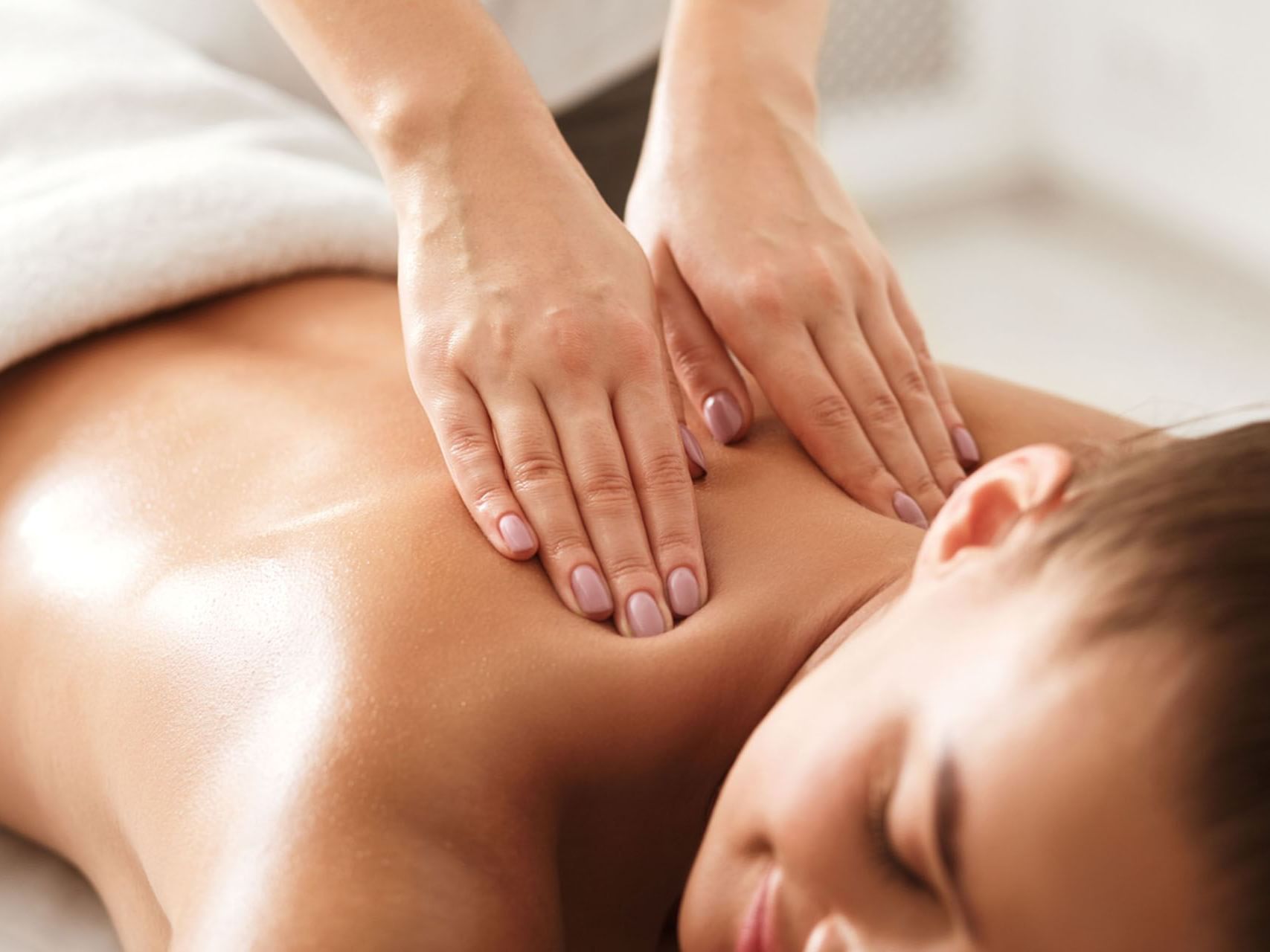 Luxuriance Including a Back, Neck and Shoulder Massage | Monday - Thursday