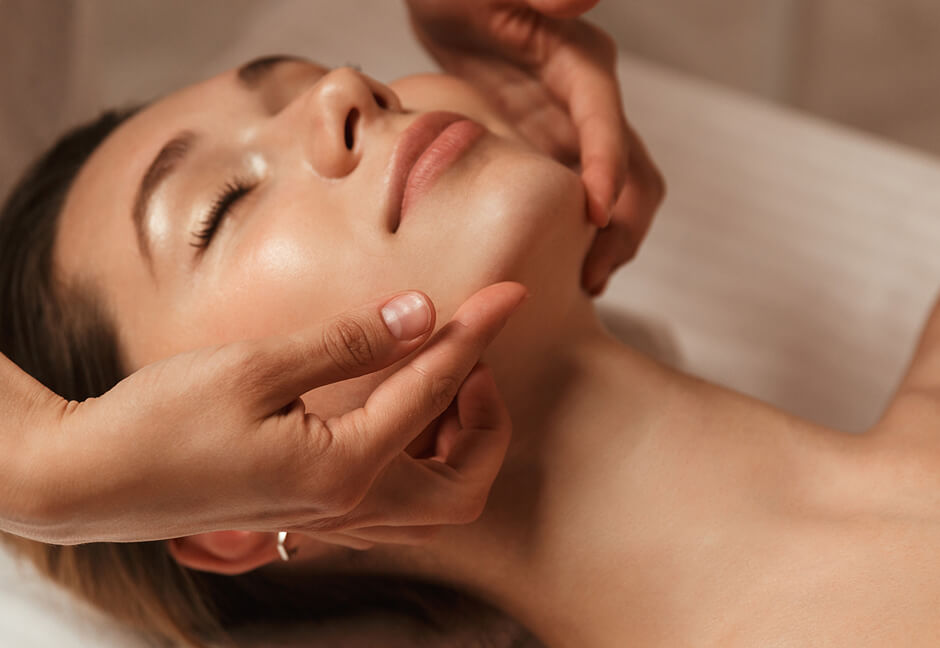 Elemis Expert™ |  Touch Renew Facial