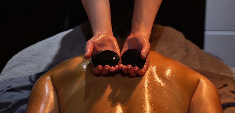 Hot Stone Massage | 35 Minutes