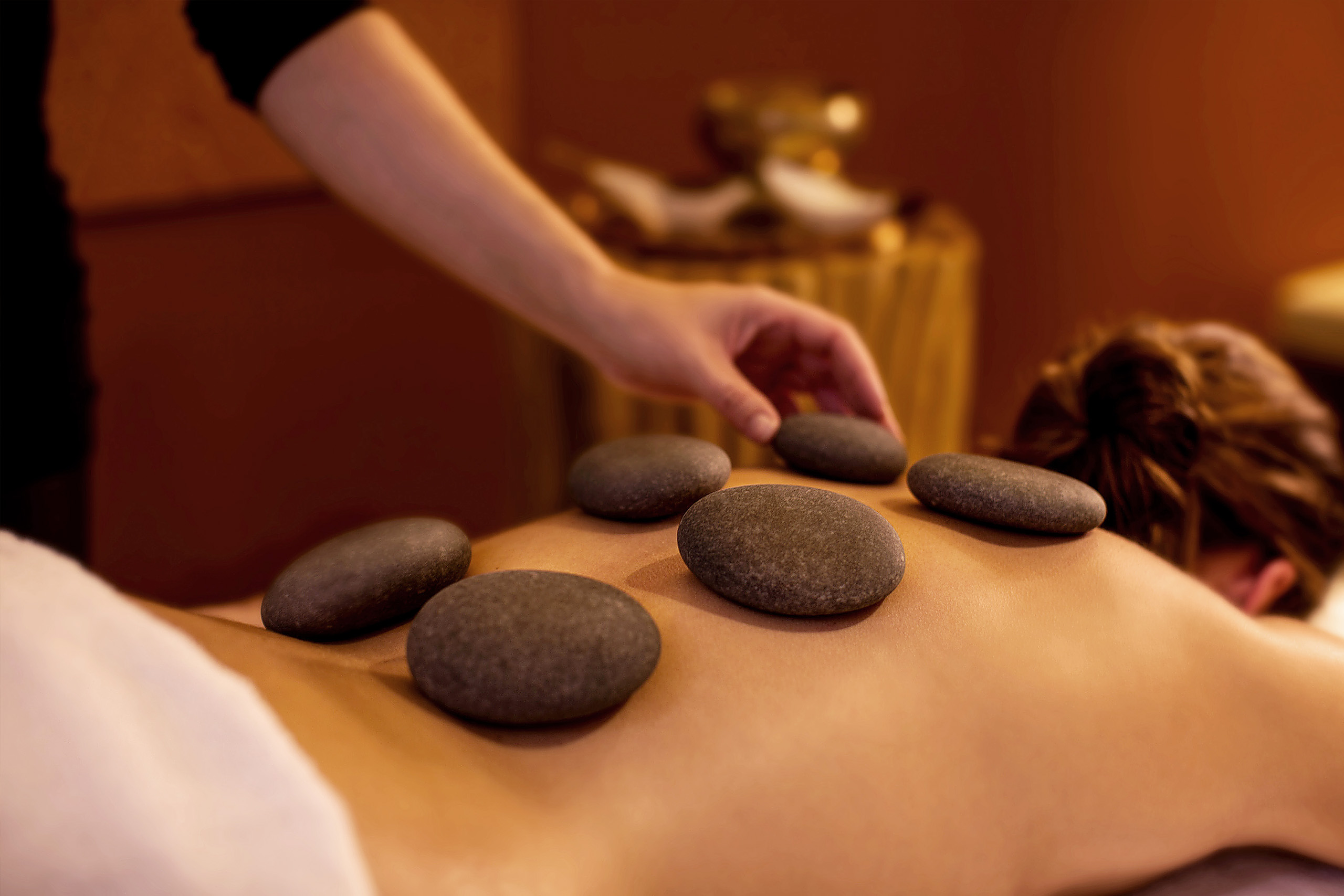 Elemis Expert Transformative Hot Stone Massage | 60 Minutes