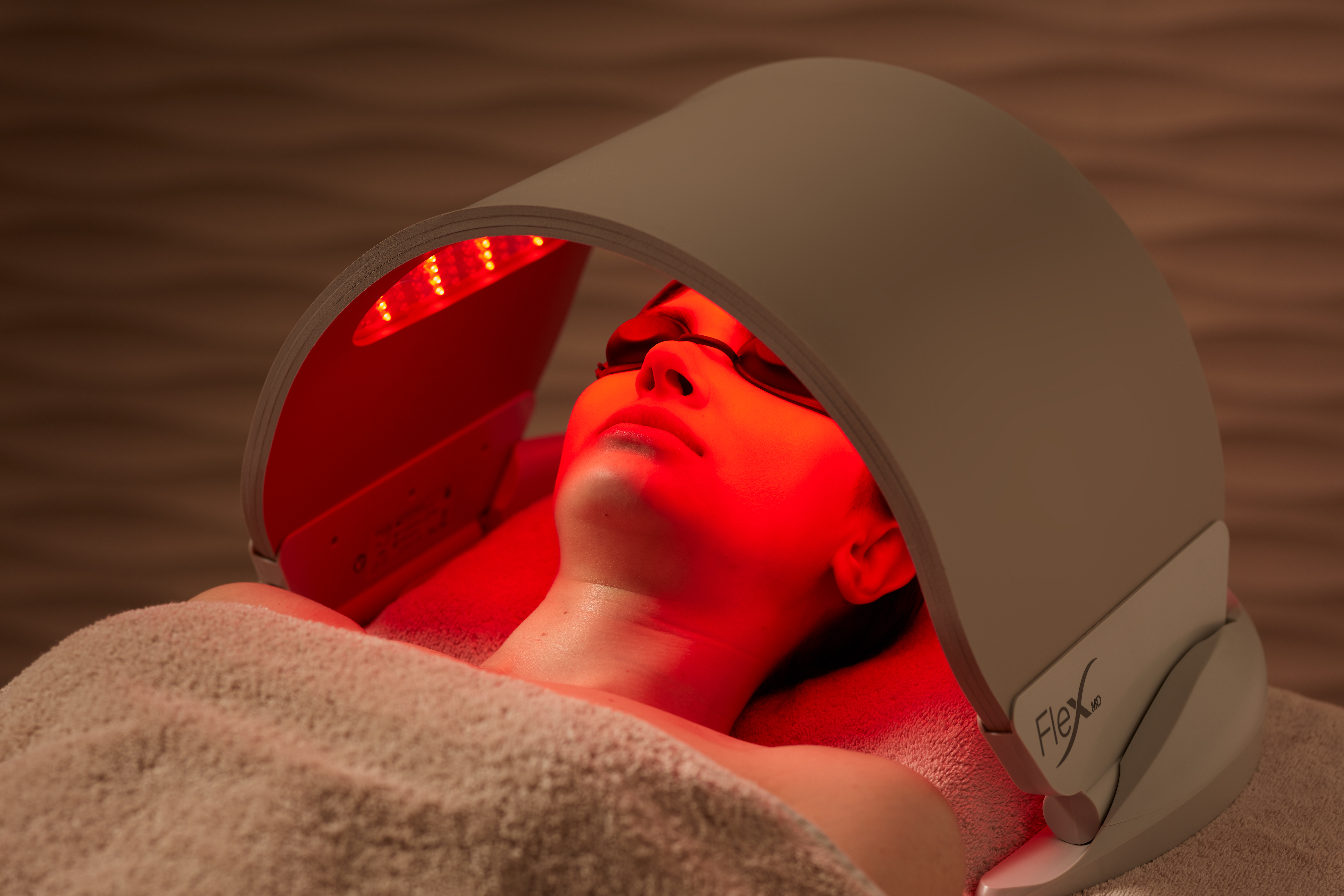 Deep Cleansing Light Therapy Facial with Prism Pad | 90 minutes 