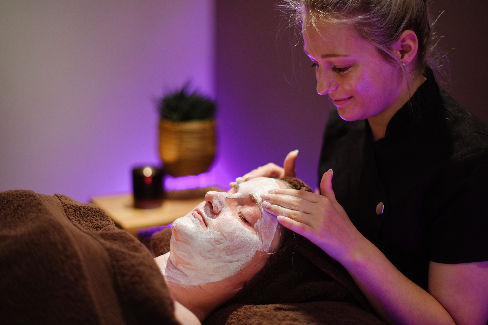 Elemis Expert Touch Reveal Facial | 30 Minutes