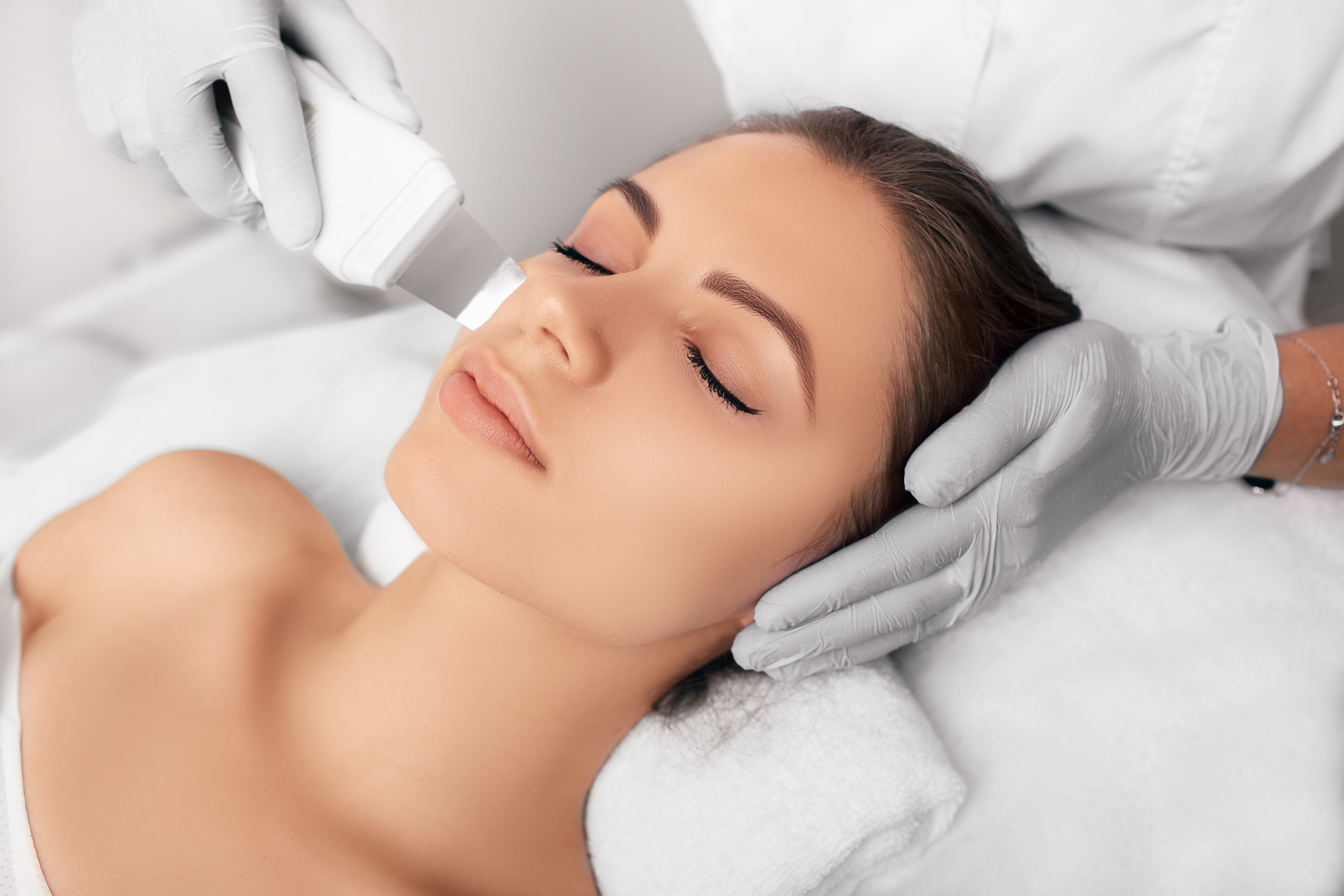 ELEMIS EXPERT™ TECH LIFT + REJUVENATE FACIAL +