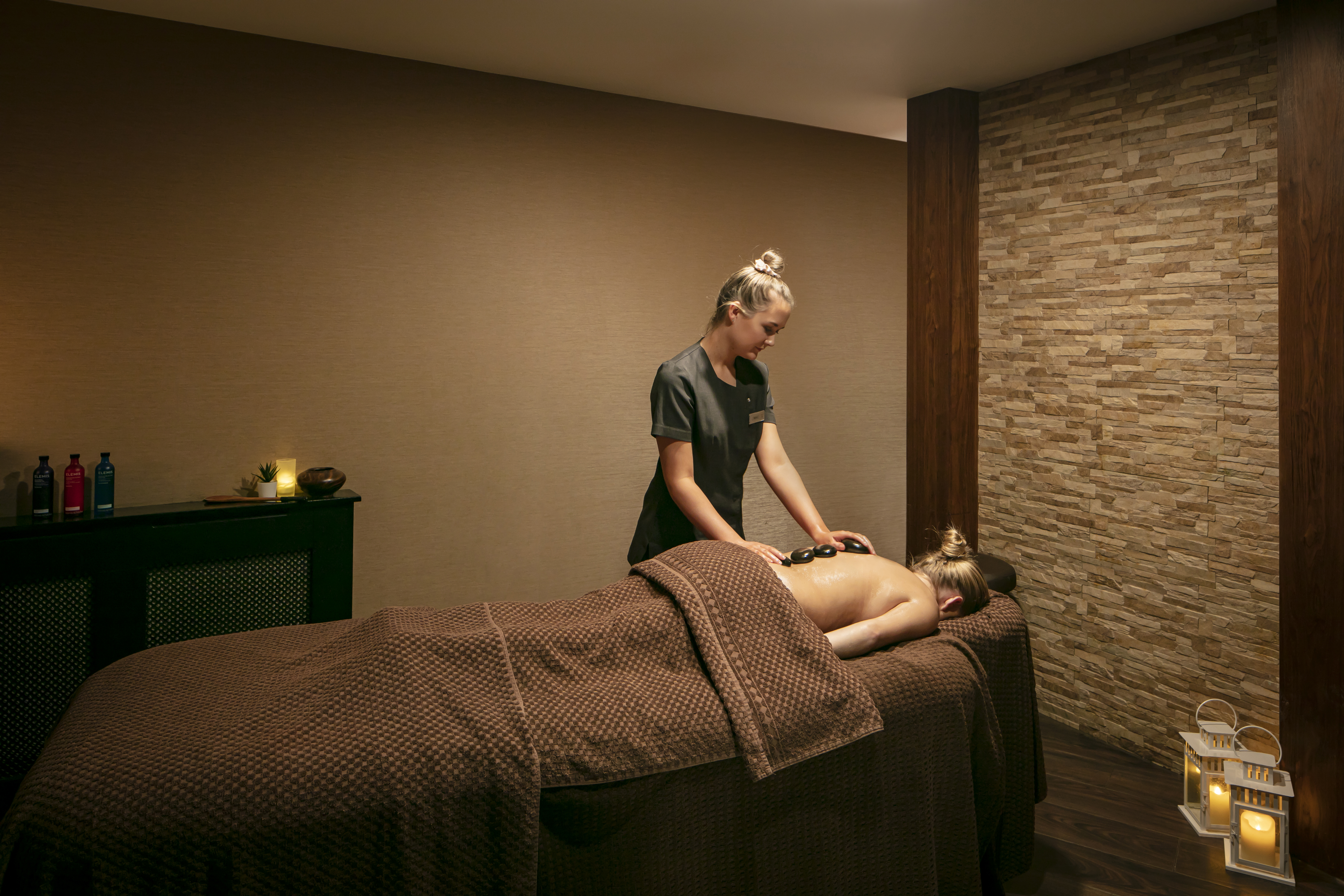 Elemis Expert ™ Transformative Hot Stone Massage