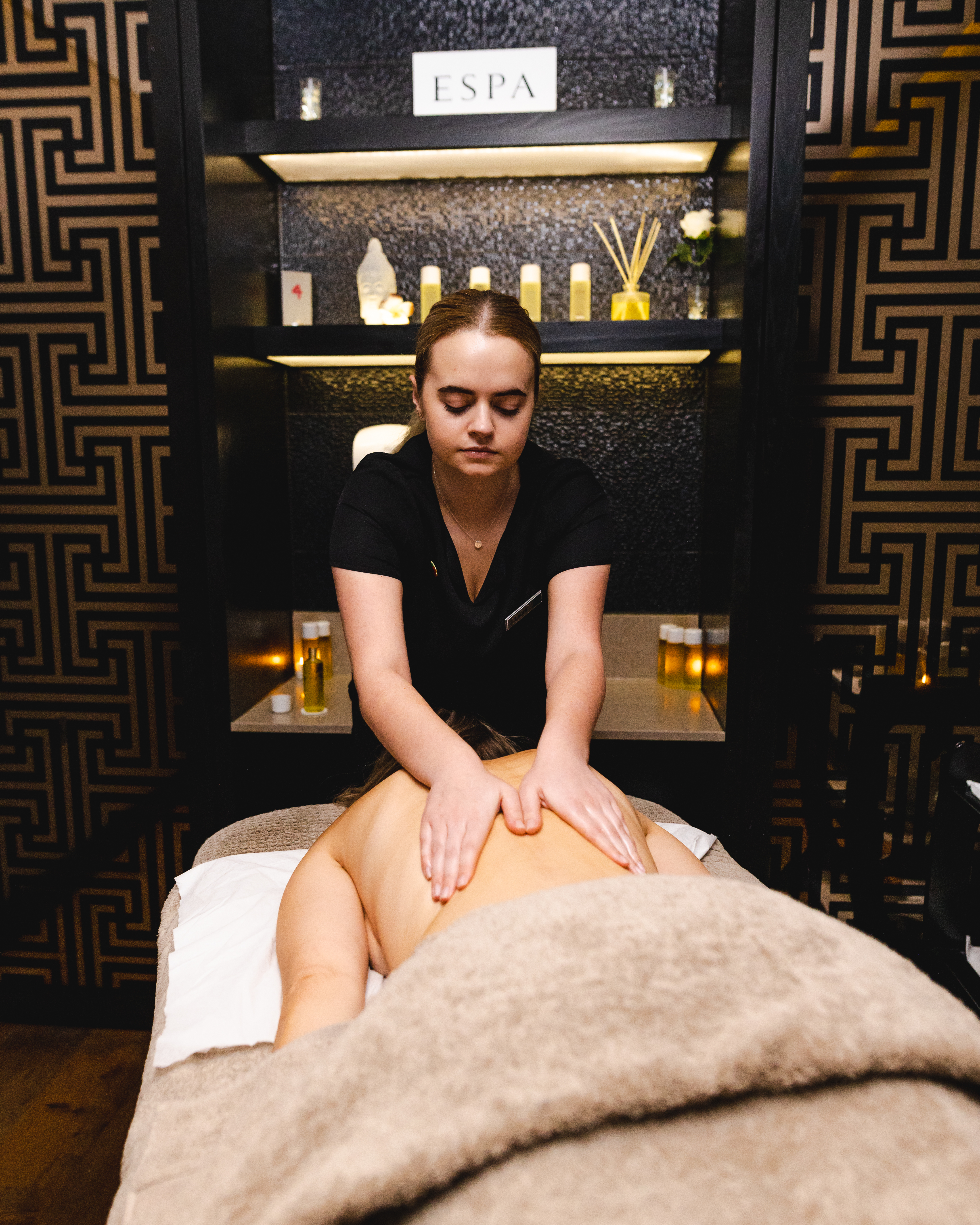 Swedish Back, Neck And Shoulder Massage 