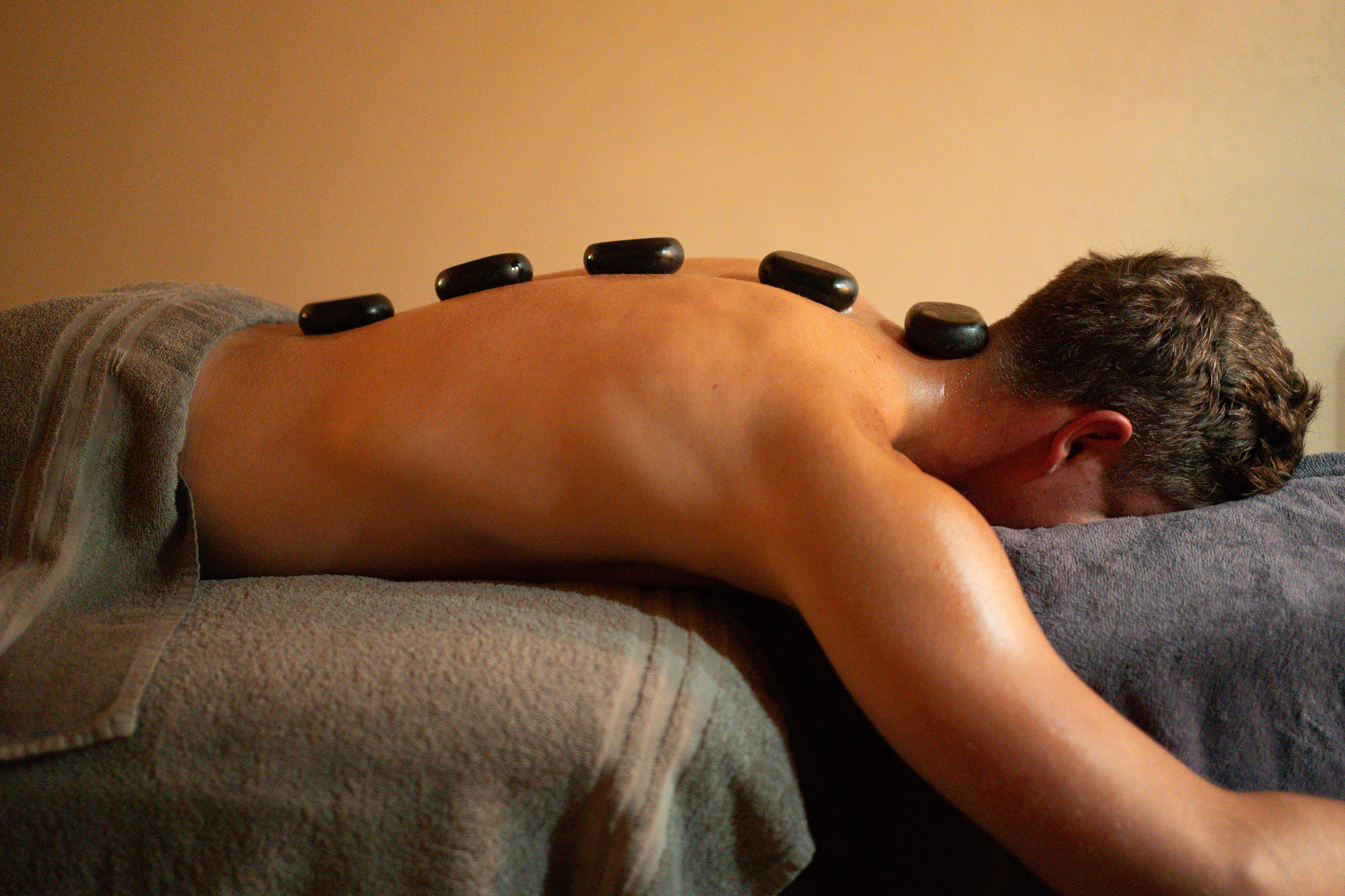 Half Body Hot Stone Massage | 45 Minutes