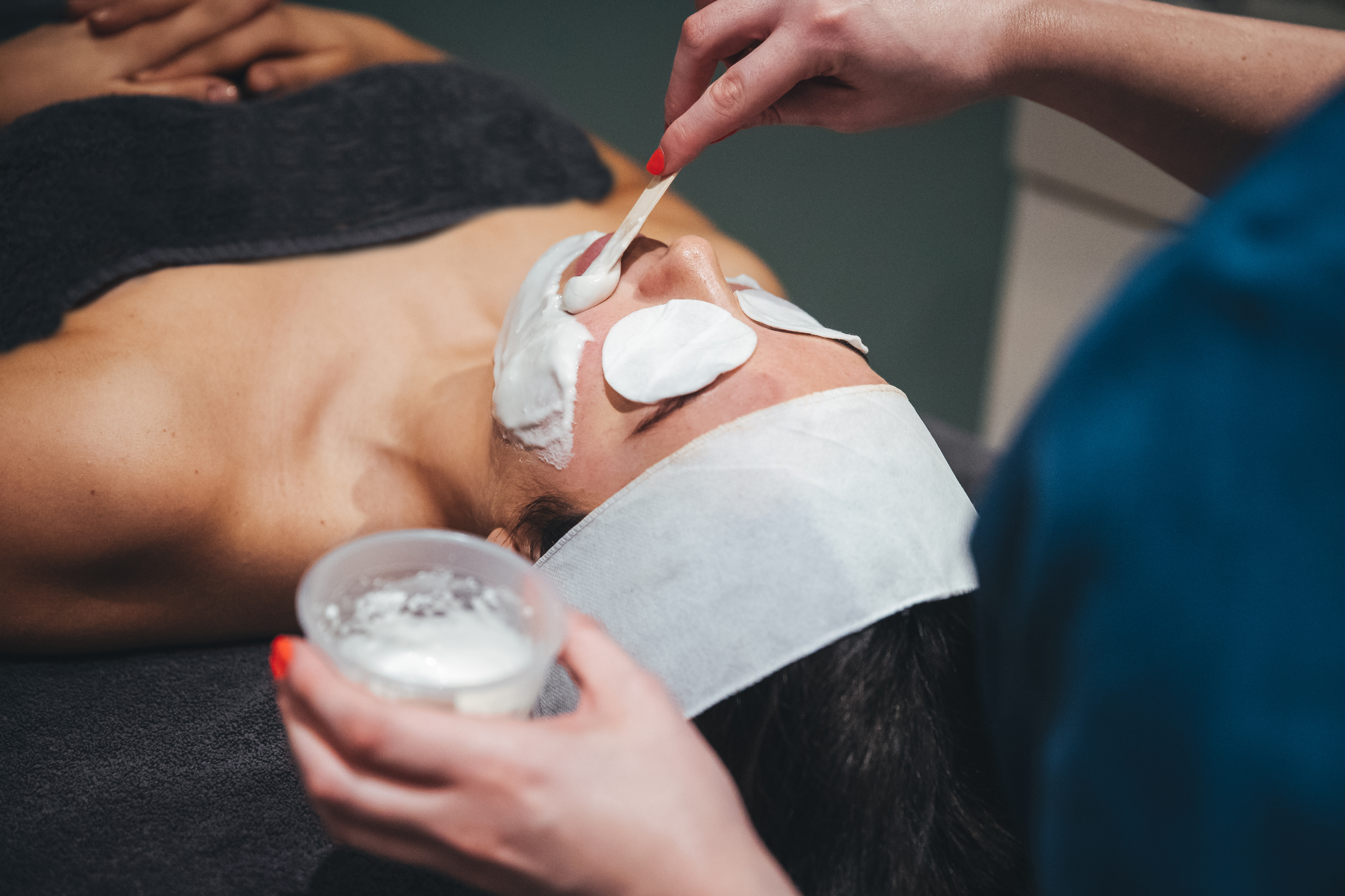 Elemis Back Massage & Booster Facial 