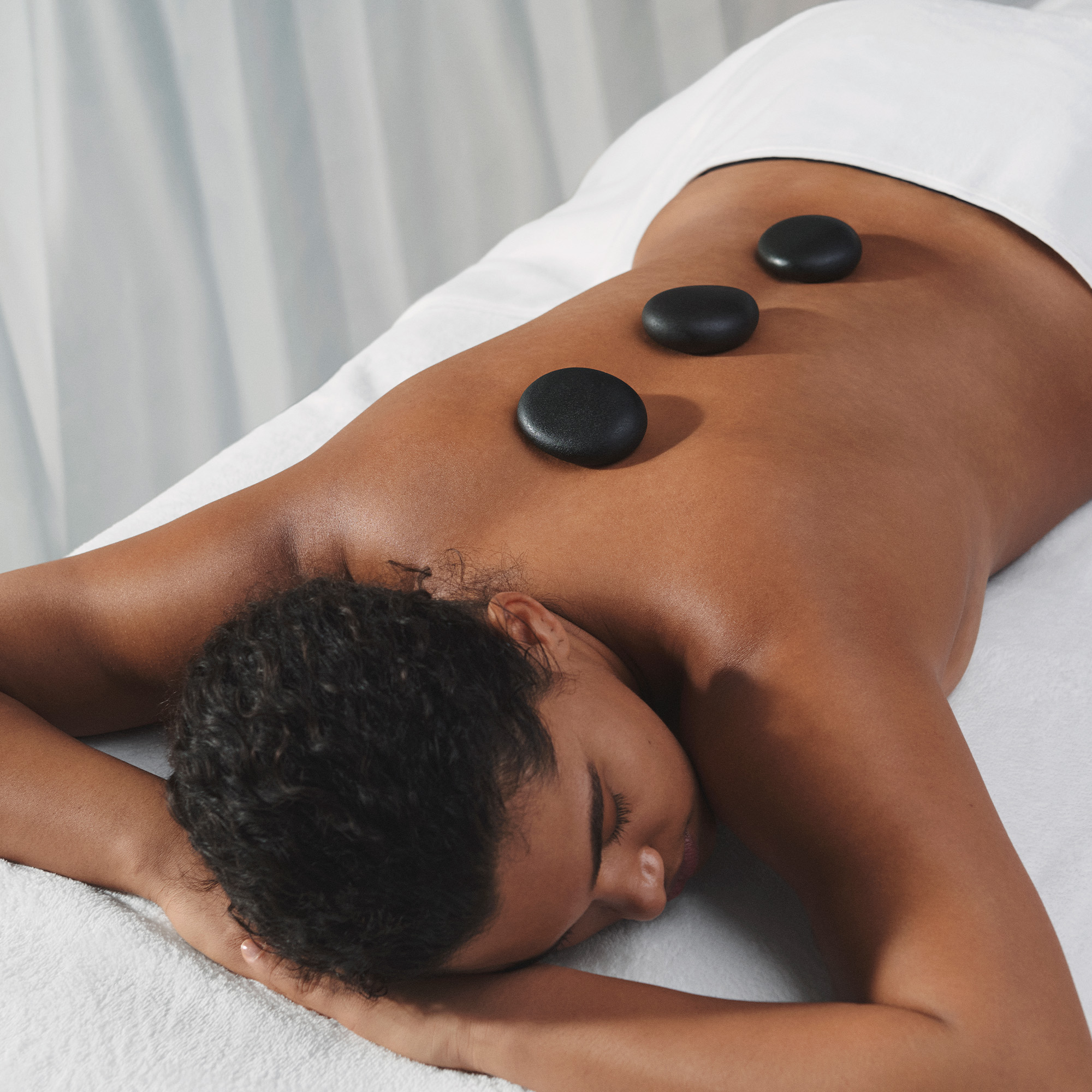 ELEMIS EXPERT TRANSFORMATIVE HOT STONE MASSAGE