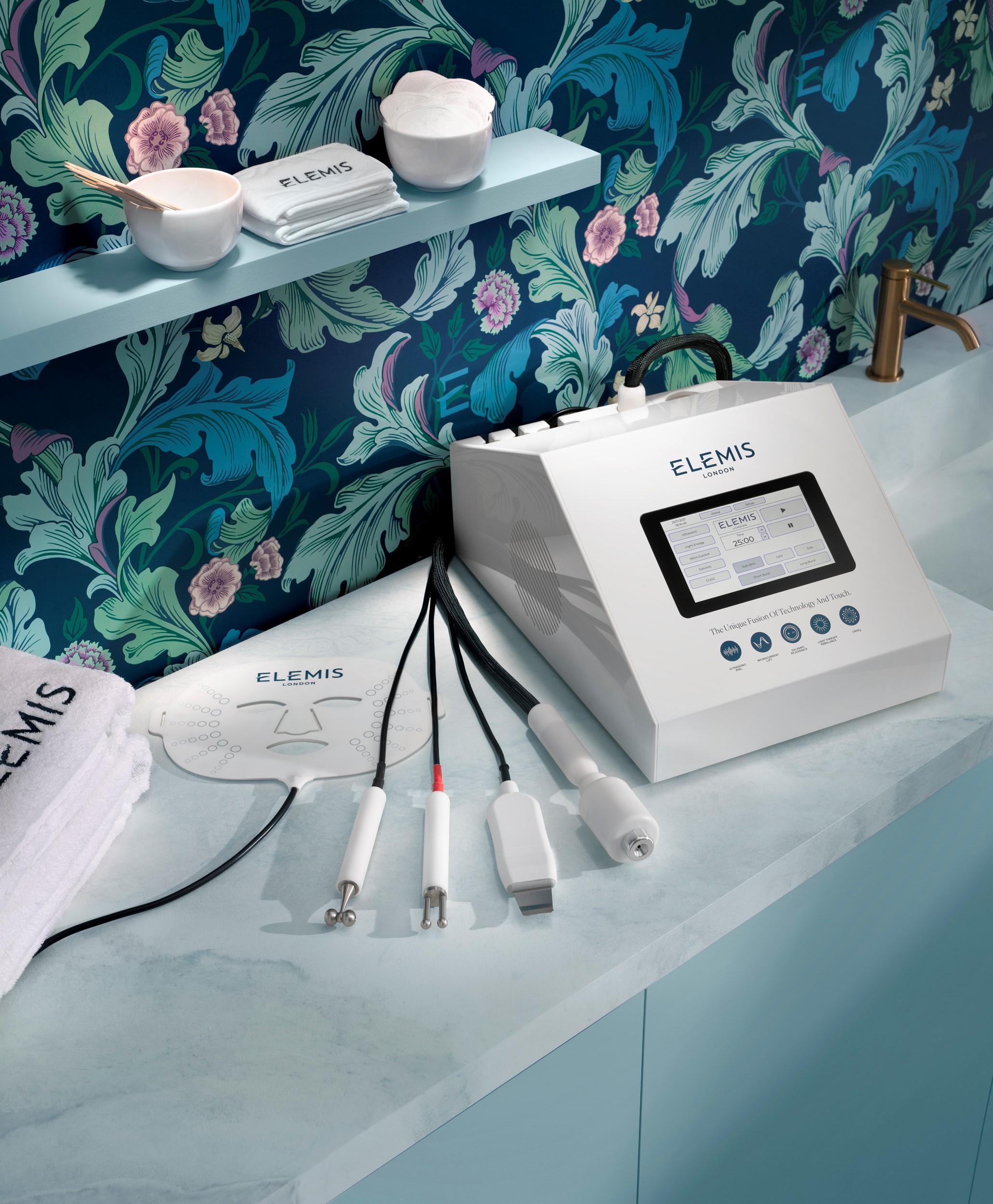 Elemis Expert™ Tech Sculpt + Firm Facial | 75 Minutes