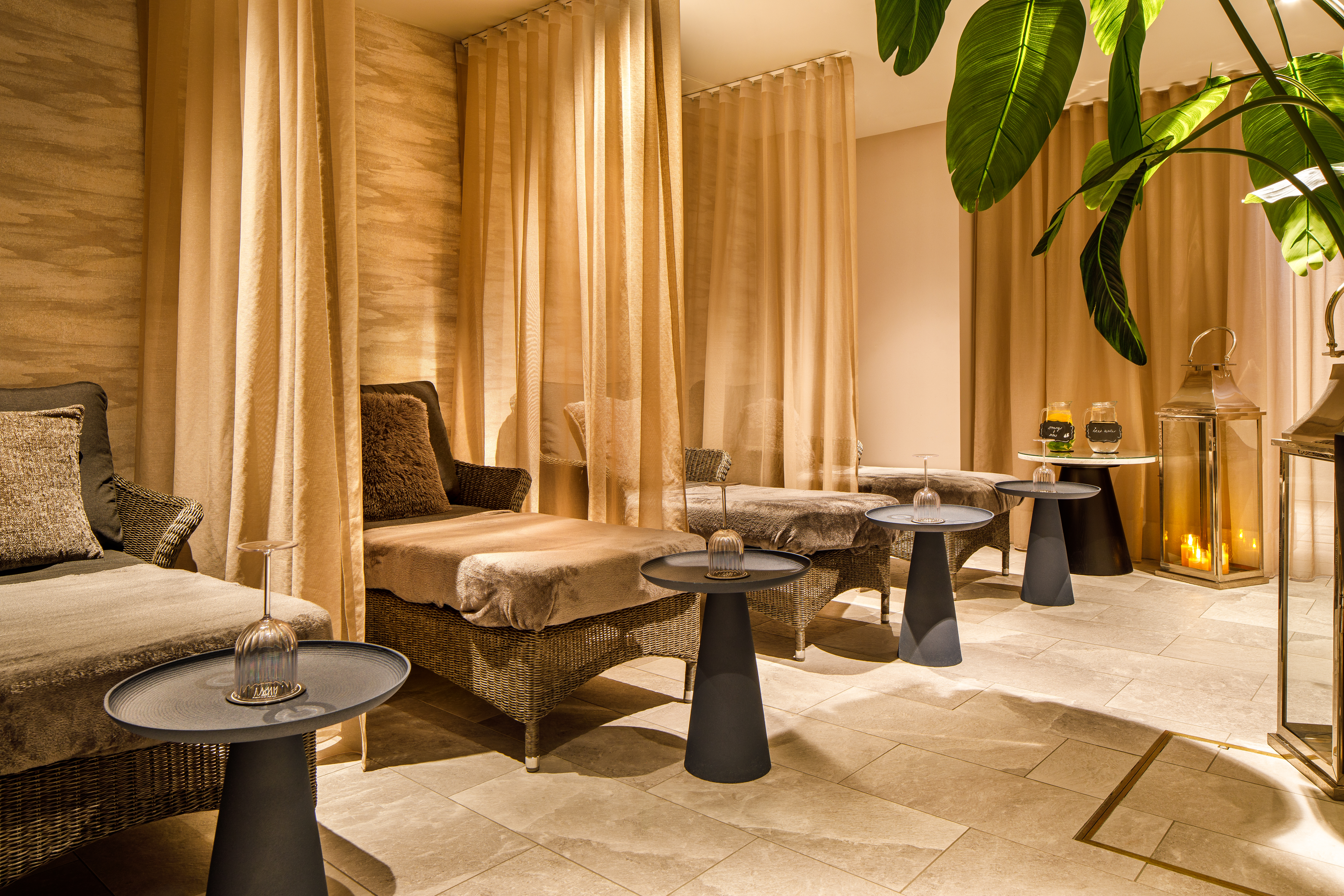 Midweek At The Municipal - Tuesday To Thursday