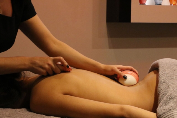 Lava Shell Relax Massage | Luxury Body Massage