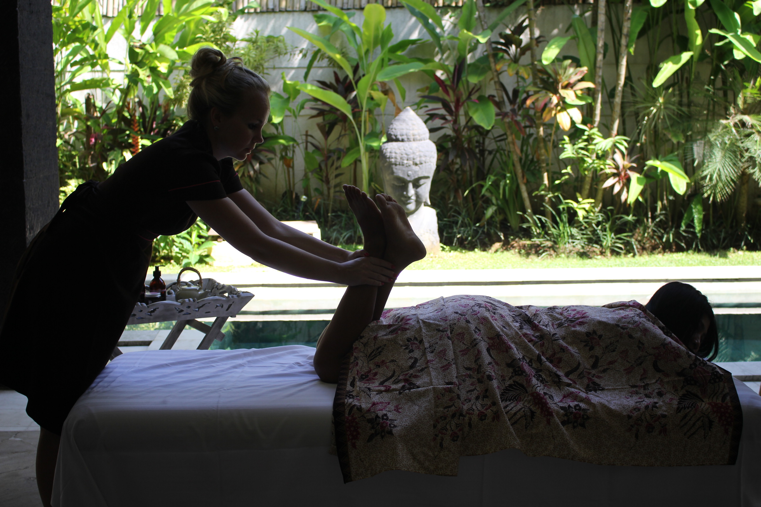 Pinks Boutique Stretch and Align | 30 Minutes