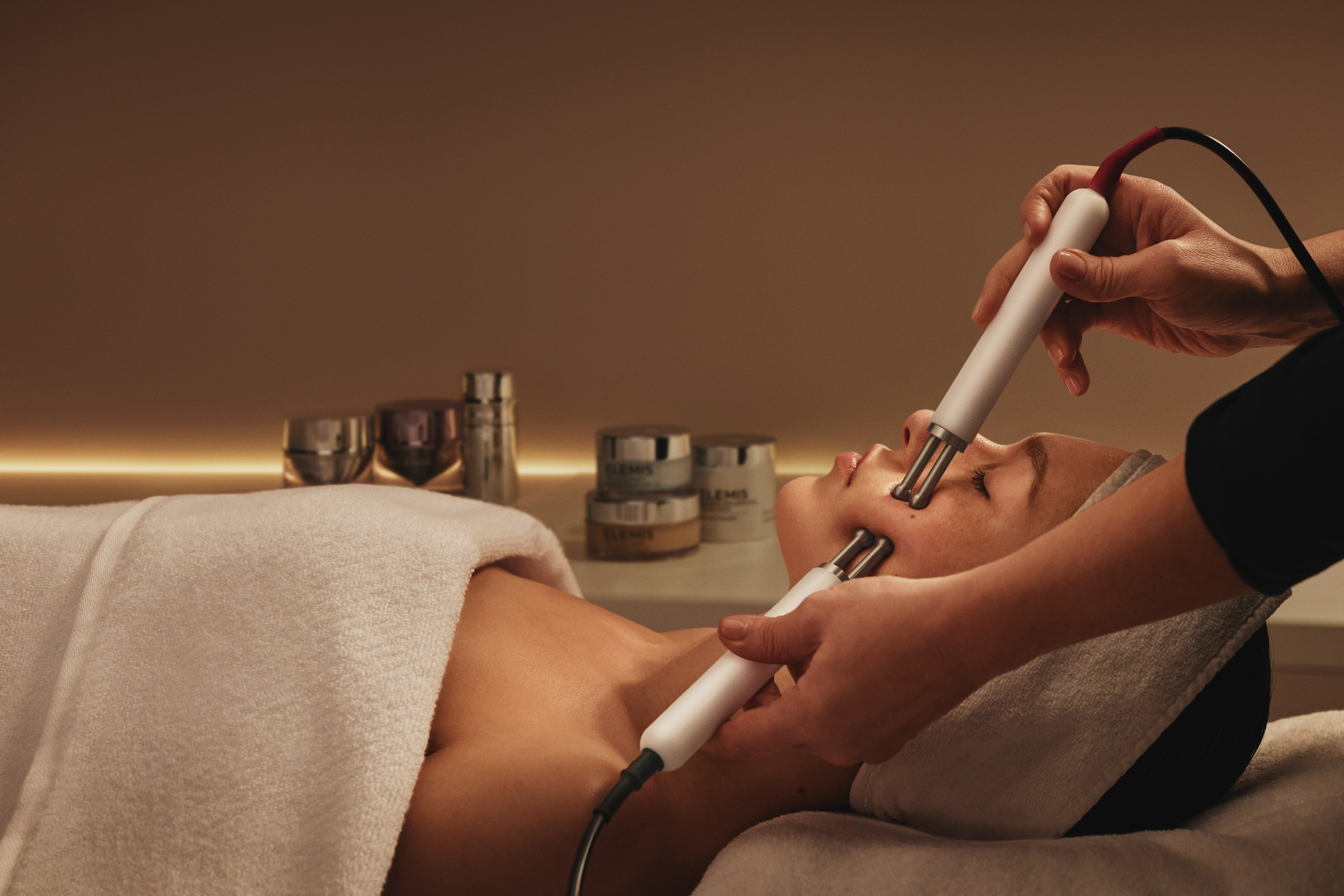 Elemis Expert™ Tech Lift + Rejuvenate Facial