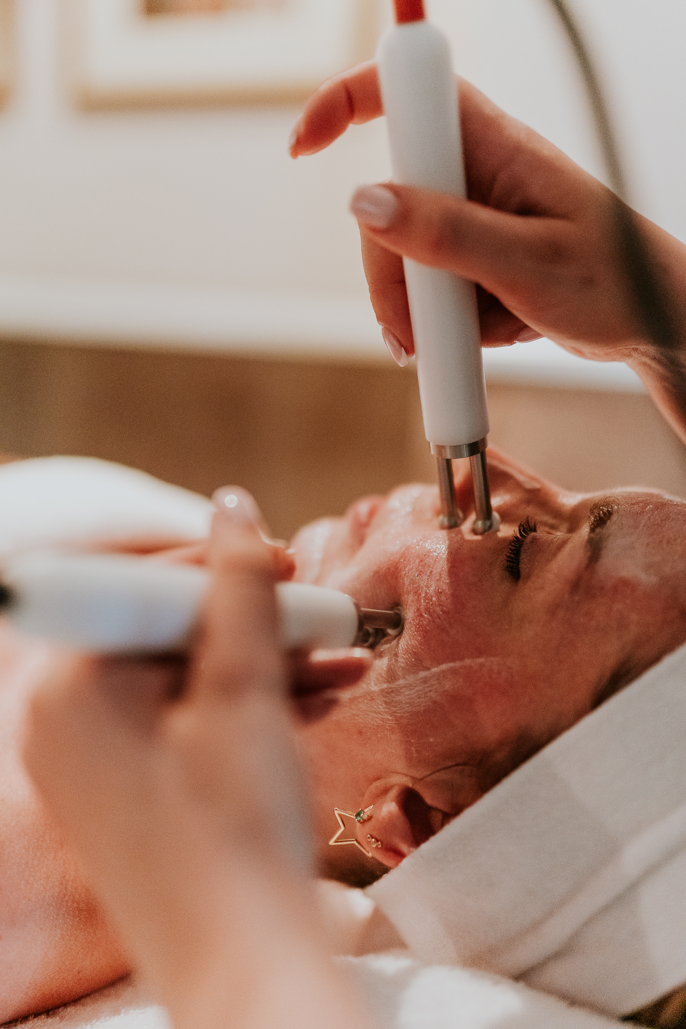 Elemis Expert™ Tech | Sculpt + Firm  Facial | 25 Minutes