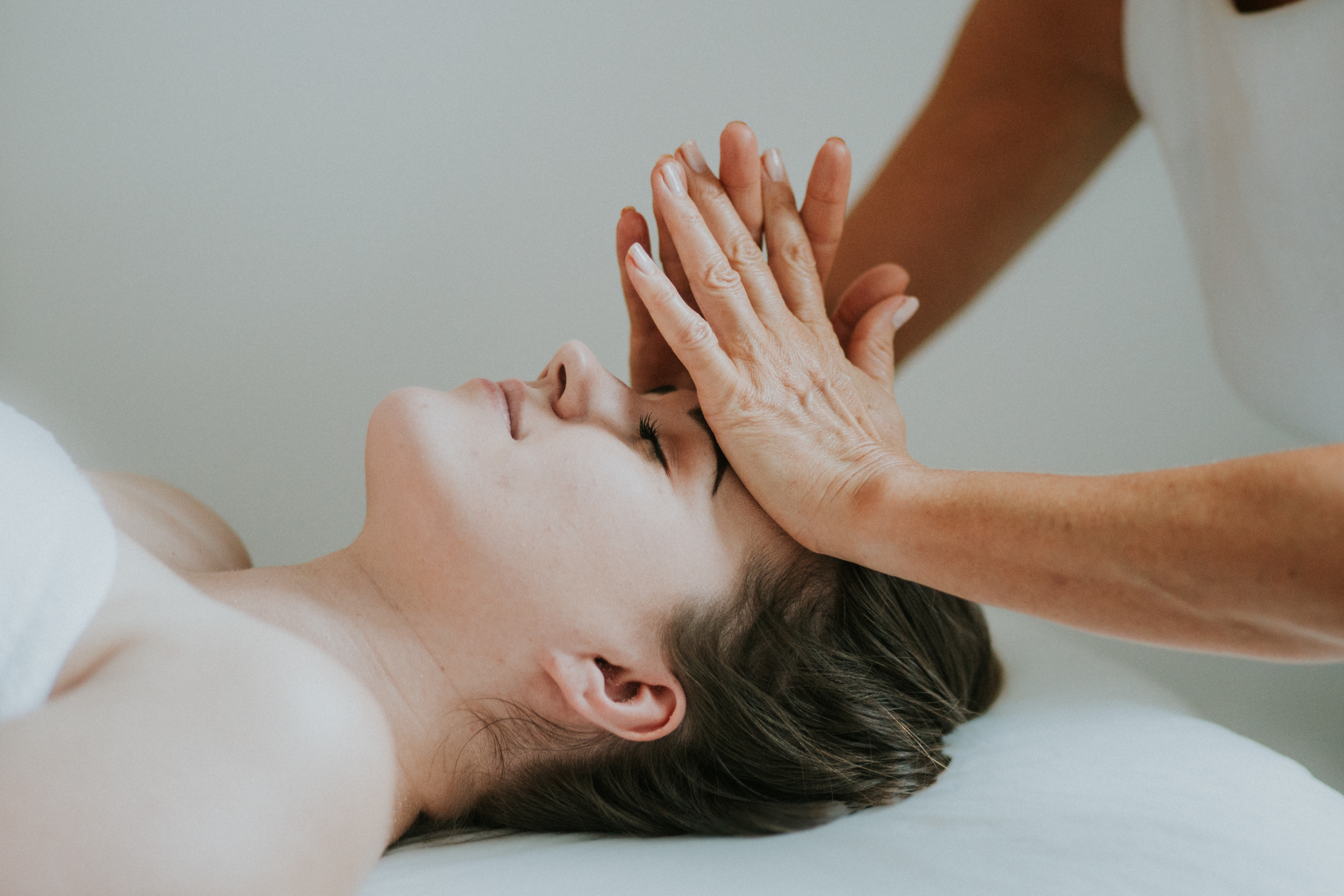 60 Minute Soothing Back And Face Massage