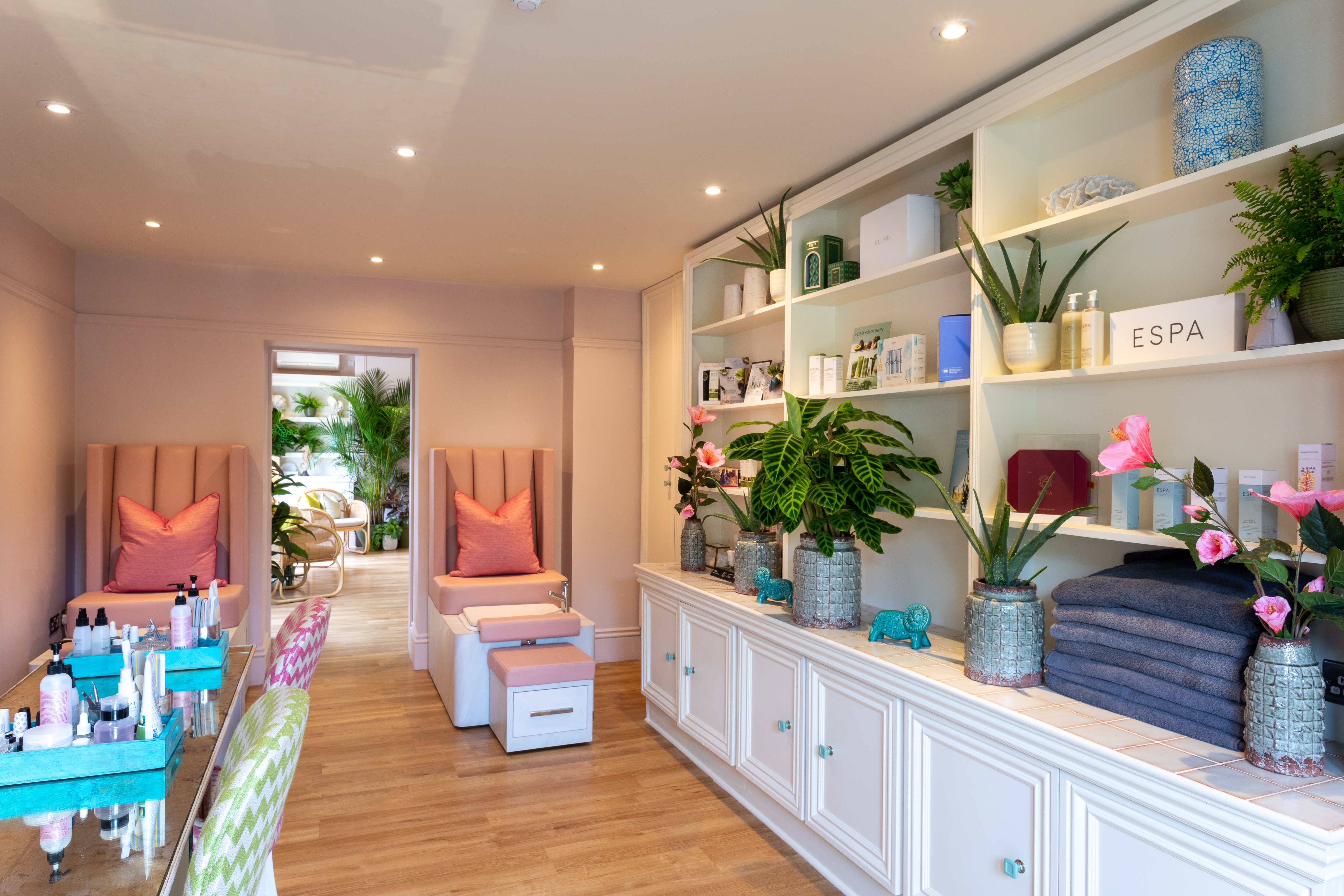 Mii Luxury Gel Pedicure With Removal