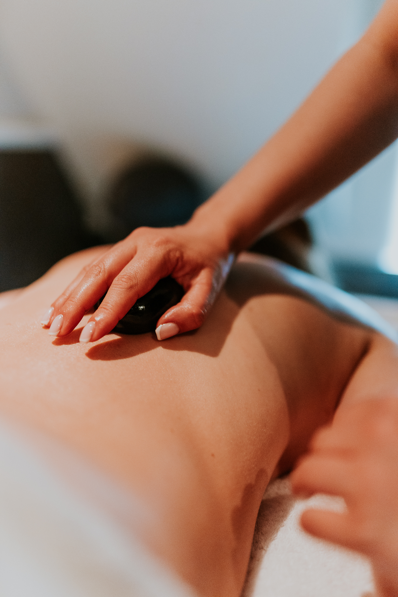 ELEMIS EXPERT™ | Transformative Hot Stone Body Massage | 25 Minutes